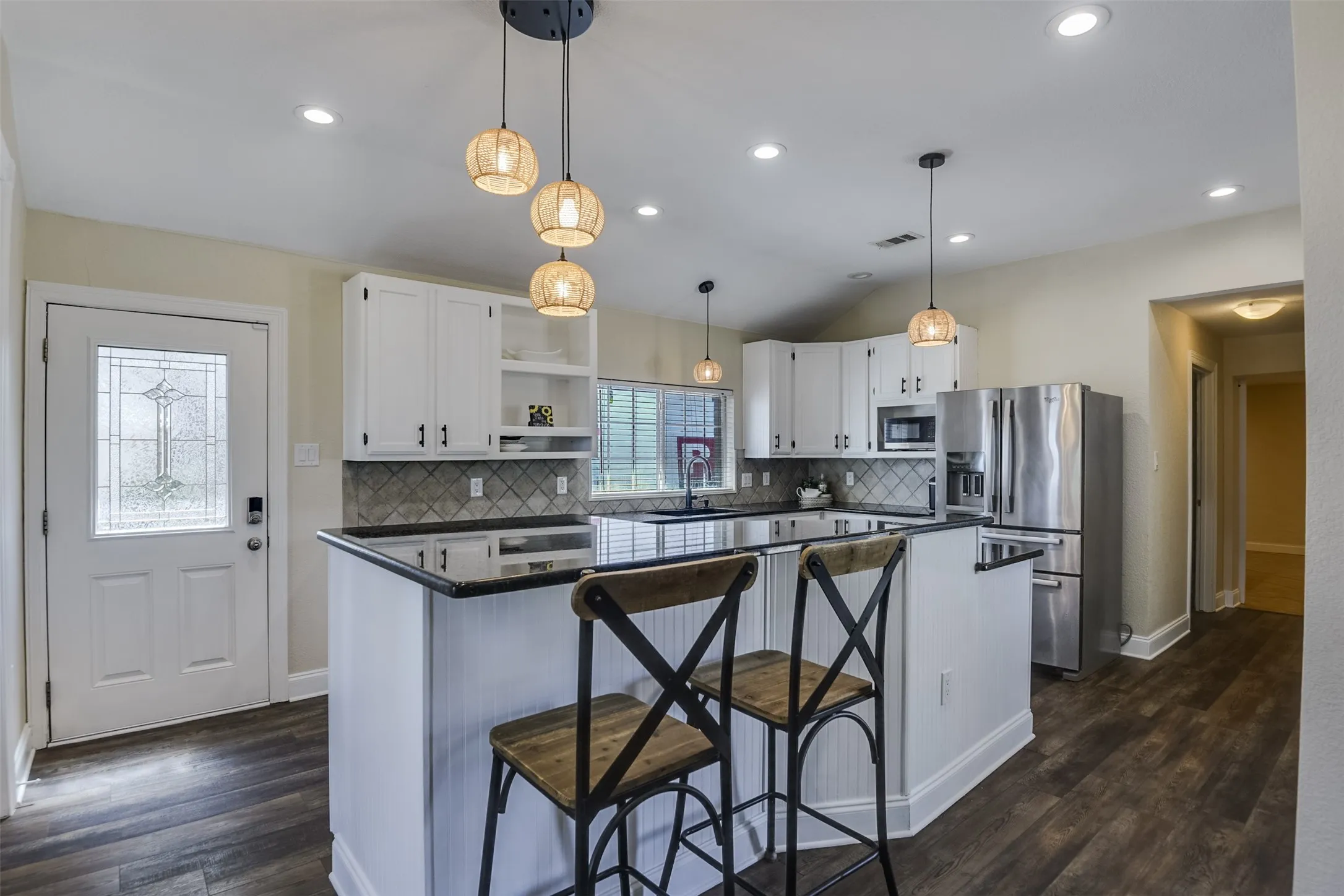 Single Family Residence For Sale in Dallas County , 1501 Osage Trail, Mesquite, Texas 75149, 3 Bedroom, 2 Bathroom, Garage spaces, 2,115 Sqft, built in 1988, mls#21388888, Real Estate Agent in Mesquite, Homes For Sale in Dallas county, Homes For Sale in Mesquite, Realtor in Mesquite Texas, Real Estate Brokerage Independent Realty Texas, Luminita Cordes Realtor