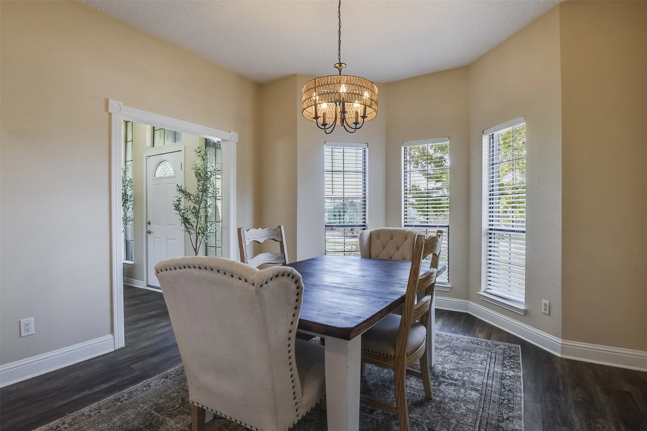 Single Family Residence For Sale in Dallas County , 1501 Osage Trail, Mesquite, Texas 75149, 3 Bedroom, 2 Bathroom, Garage spaces, 2,115 Sqft, built in 1988, mls#21388888, Real Estate Agent in Mesquite, Homes For Sale in Dallas county, Homes For Sale in Mesquite, Realtor in Mesquite Texas, Real Estate Brokerage Independent Realty Texas, Luminita Cordes Realtor