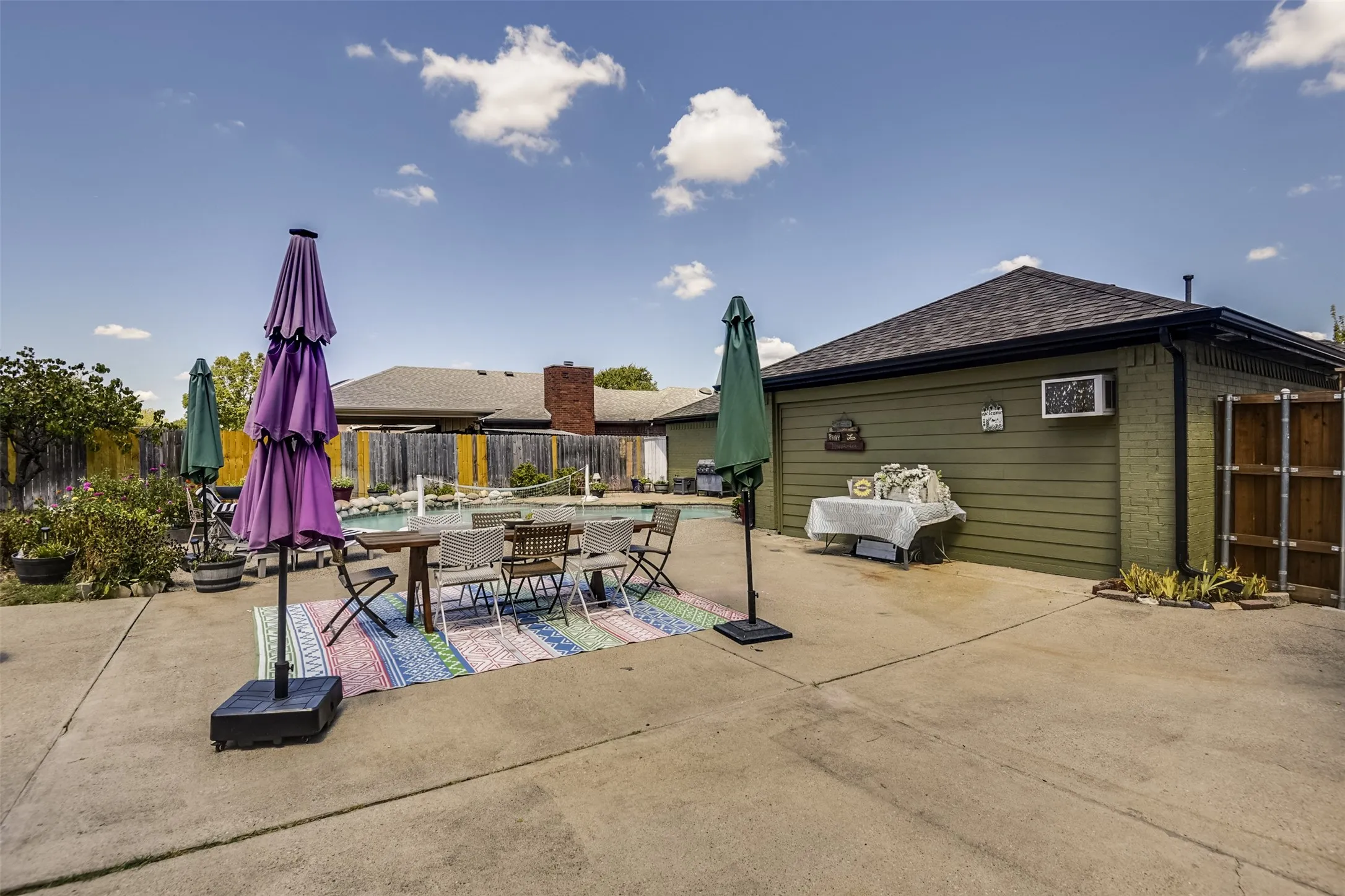 Single Family Residence For Sale in Dallas County , 1501 Osage Trail, Mesquite, Texas 75149, 3 Bedroom, 2 Bathroom, Garage spaces, 2,115 Sqft, built in 1988, mls#21388888, Real Estate Agent in Mesquite, Homes For Sale in Dallas county, Homes For Sale in Mesquite, Realtor in Mesquite Texas, Real Estate Brokerage Independent Realty Texas, Luminita Cordes Realtor