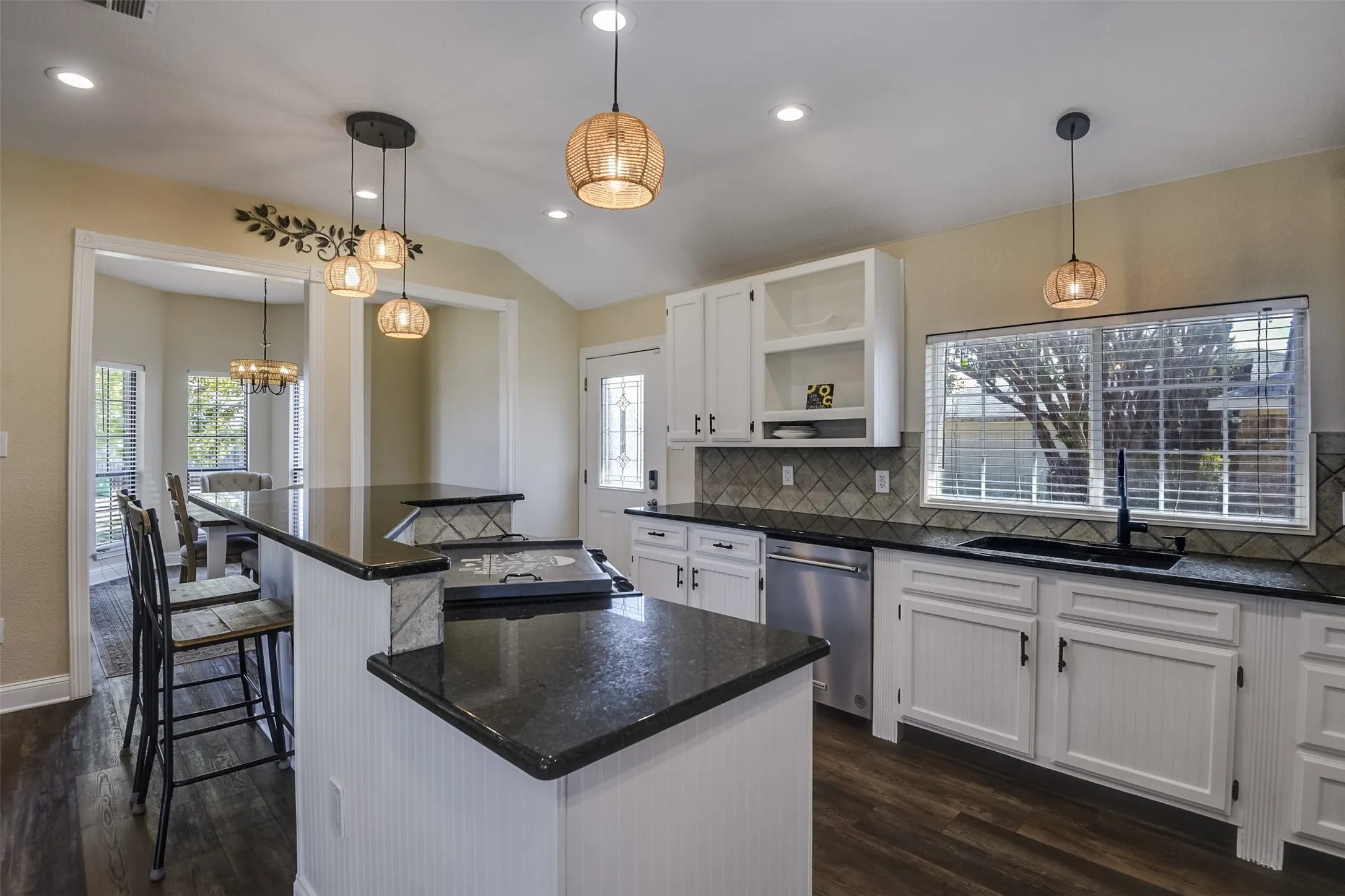 Single Family Residence For Sale in Dallas County , 1501 Osage Trail, Mesquite, Texas 75149, 3 Bedroom, 2 Bathroom, Garage spaces, 2,115 Sqft, built in 1988, mls#21388888, Real Estate Agent in Mesquite, Homes For Sale in Dallas county, Homes For Sale in Mesquite, Realtor in Mesquite Texas, Real Estate Brokerage Independent Realty Texas, Luminita Cordes Realtor