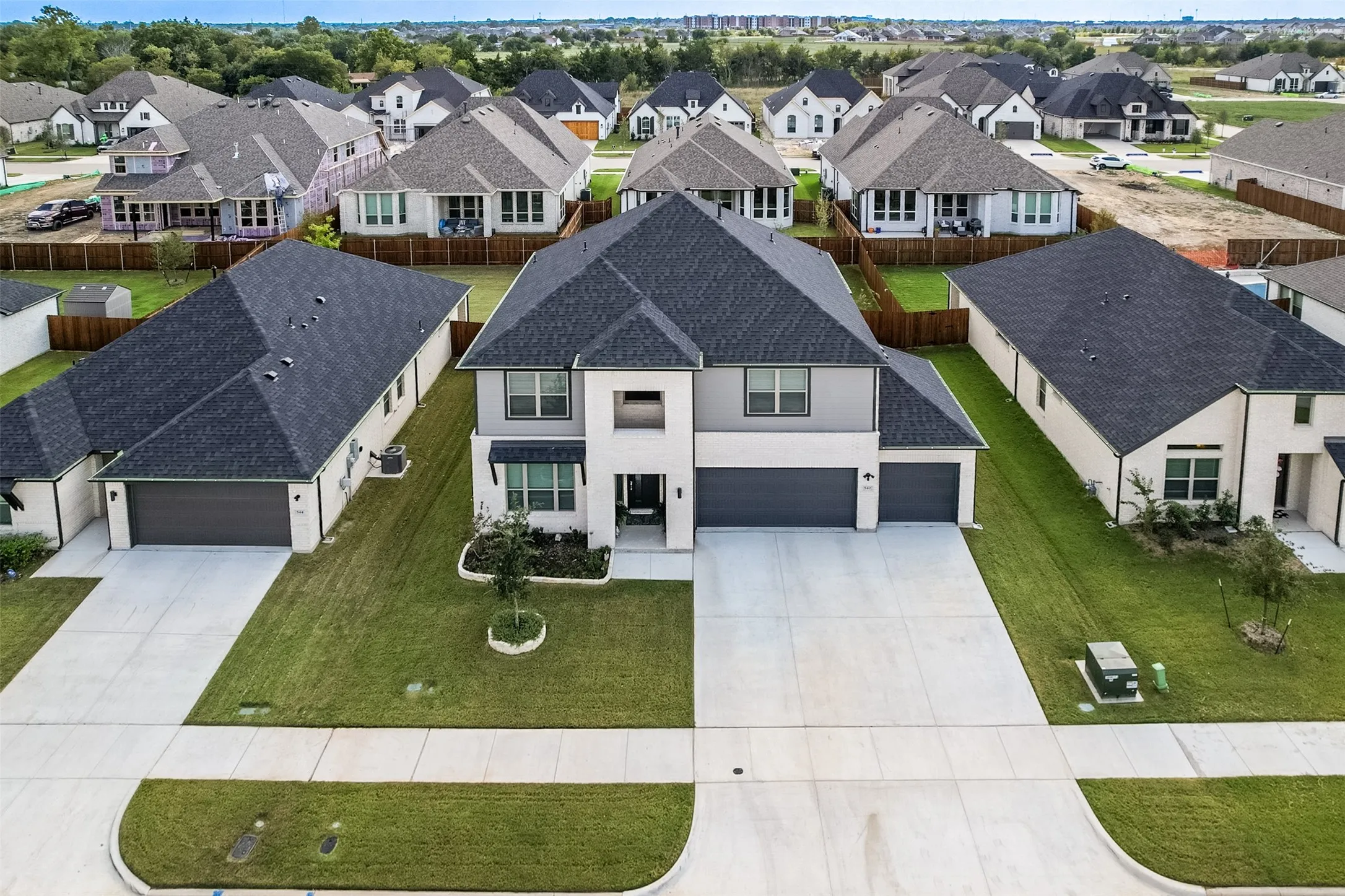 Single Family Residence For Sale in Ellis County , 540 Moonrise Street, Waxahachie, Texas 75165, 5 Bedroom, 3 Bathroom, 3 Garage spaces, 3,151 Sqft, built in 2024, mls#21389981, Real Estate Agent in Waxahachie, Homes For Sale in Ellis county, Homes For Sale in Waxahachie, Realtor in Waxahachie Texas, Real Estate Brokerage Independent Realty Texas, Luminita Cordes Realtor