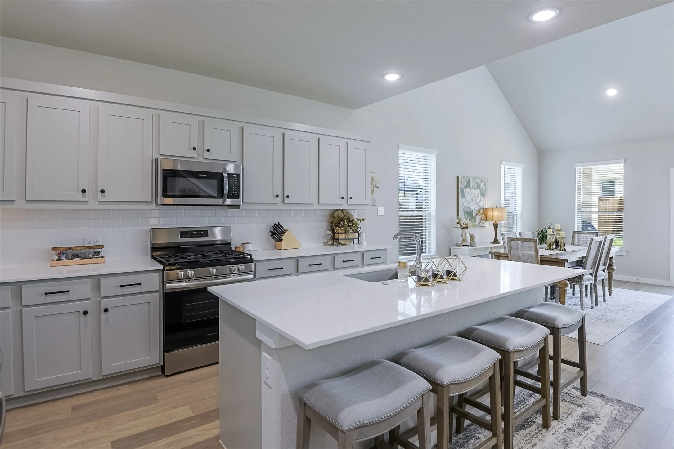 Single Family Residence For Sale in Ellis County , 540 Moonrise Street, Waxahachie, Texas 75165, 5 Bedroom, 3 Bathroom, 3 Garage spaces, 3,151 Sqft, built in 2024, mls#21389981, Real Estate Agent in Waxahachie, Homes For Sale in Ellis county, Homes For Sale in Waxahachie, Realtor in Waxahachie Texas, Real Estate Brokerage Independent Realty Texas, Luminita Cordes Realtor