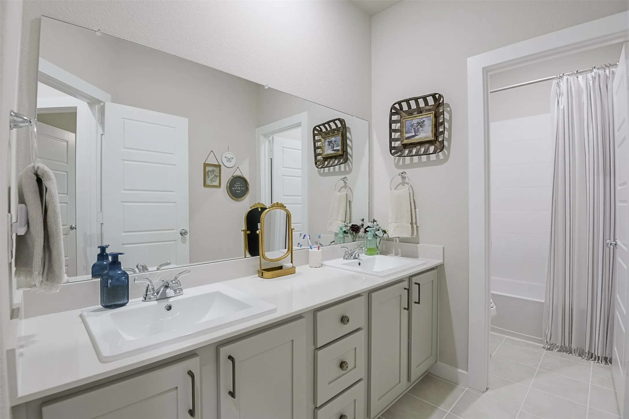 Single Family Residence For Sale in Ellis County , 540 Moonrise Street, Waxahachie, Texas 75165, 5 Bedroom, 3 Bathroom, 3 Garage spaces, 3,151 Sqft, built in 2024, mls#21389981, Real Estate Agent in Waxahachie, Homes For Sale in Ellis county, Homes For Sale in Waxahachie, Realtor in Waxahachie Texas, Real Estate Brokerage Independent Realty Texas, Luminita Cordes Realtor