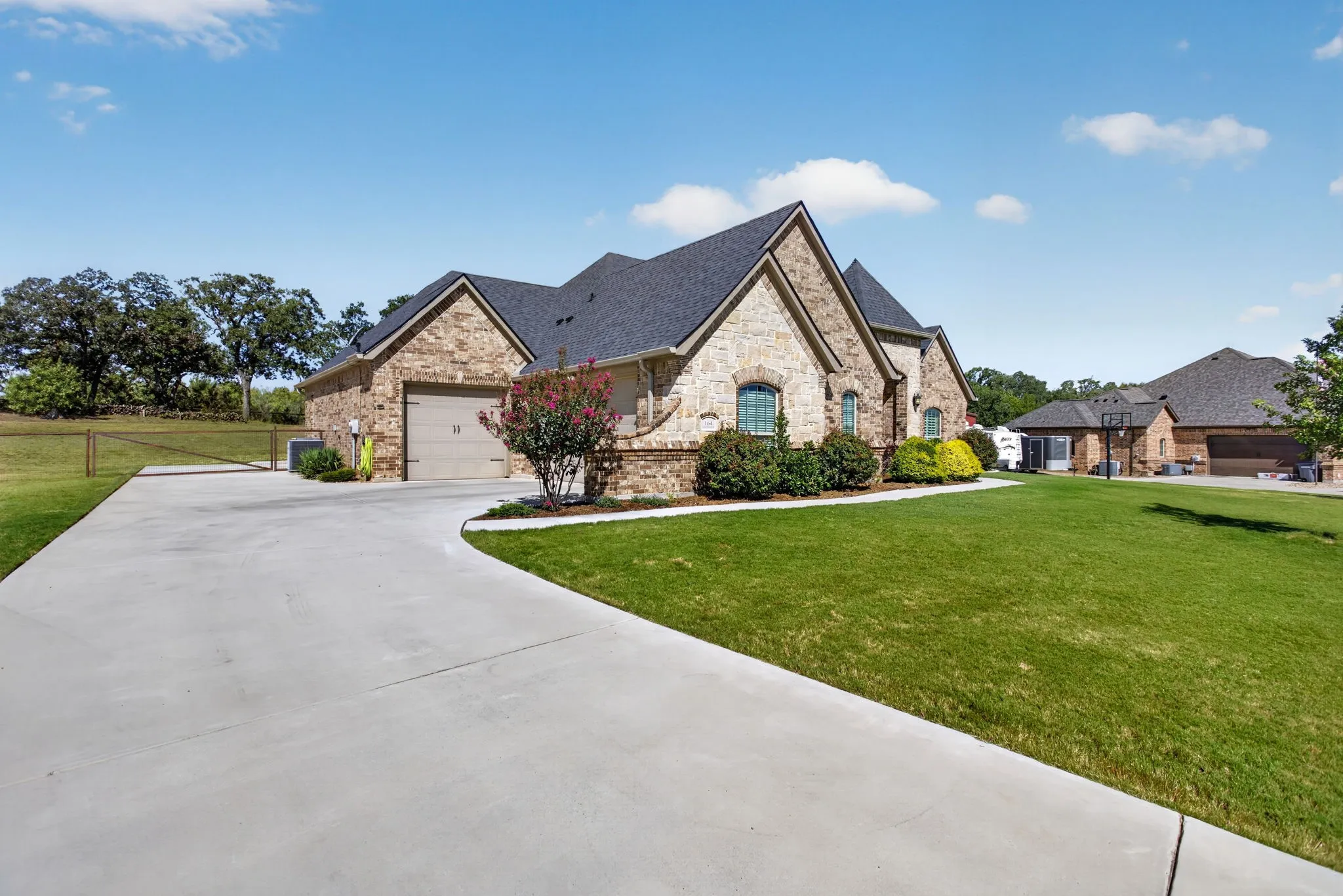 Single Family Residence For Sale in Parker County , 164 Spring Meadow Drive, Springtown, Texas 76082, 4 Bedroom, 2 Bathroom, 3 Garage spaces, 2,462 Sqft, built in 2017, mls#21386285, Real Estate Agent in Springtown, Homes For Sale in Parker county, Homes For Sale in Springtown, Realtor in Springtown Texas, Real Estate Brokerage Independent Realty Texas, Luminita Cordes Realtor