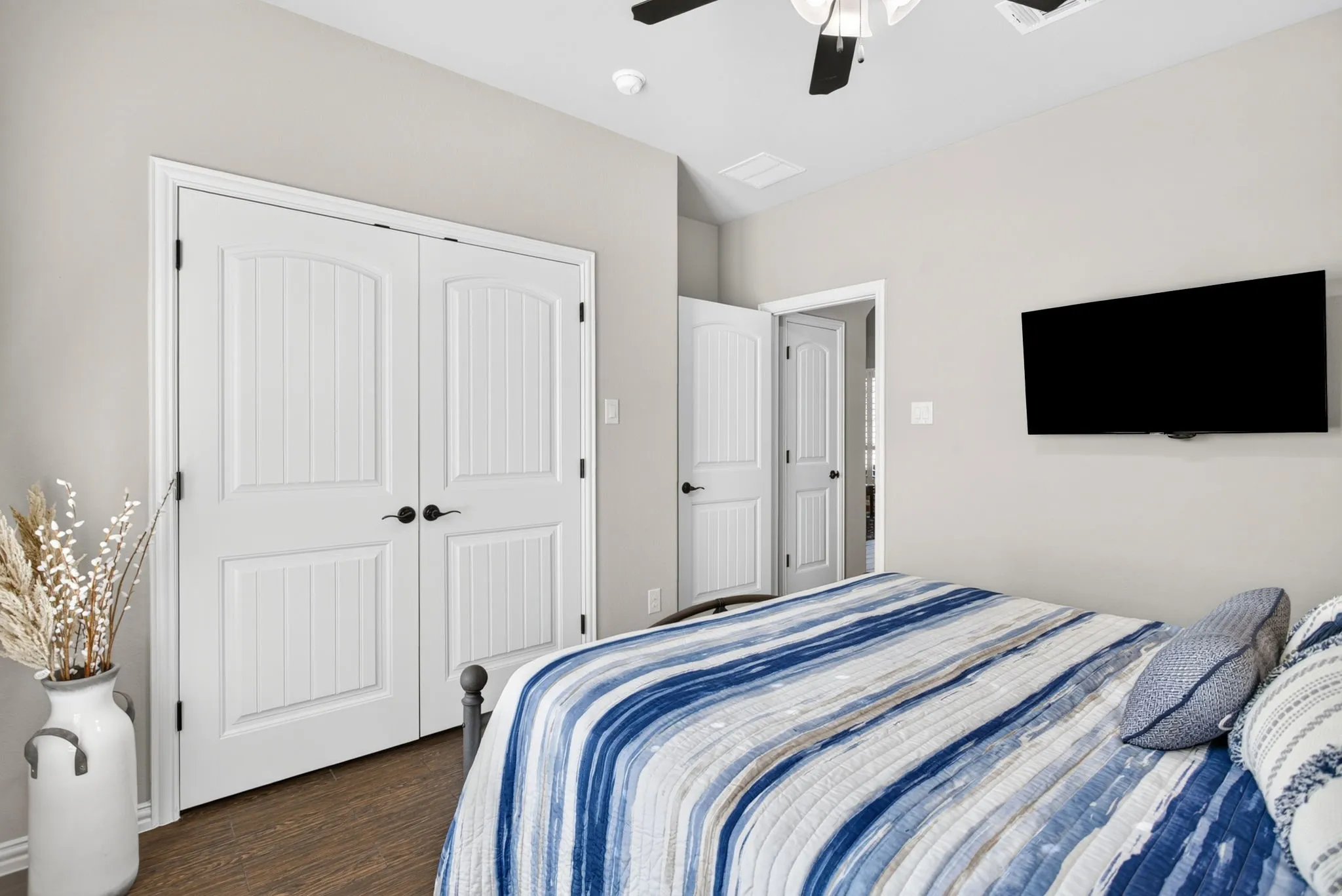 Single Family Residence For Sale in Parker County , 164 Spring Meadow Drive, Springtown, Texas 76082, 4 Bedroom, 2 Bathroom, 3 Garage spaces, 2,462 Sqft, built in 2017, mls#21386285, Real Estate Agent in Springtown, Homes For Sale in Parker county, Homes For Sale in Springtown, Realtor in Springtown Texas, Real Estate Brokerage Independent Realty Texas, Luminita Cordes Realtor