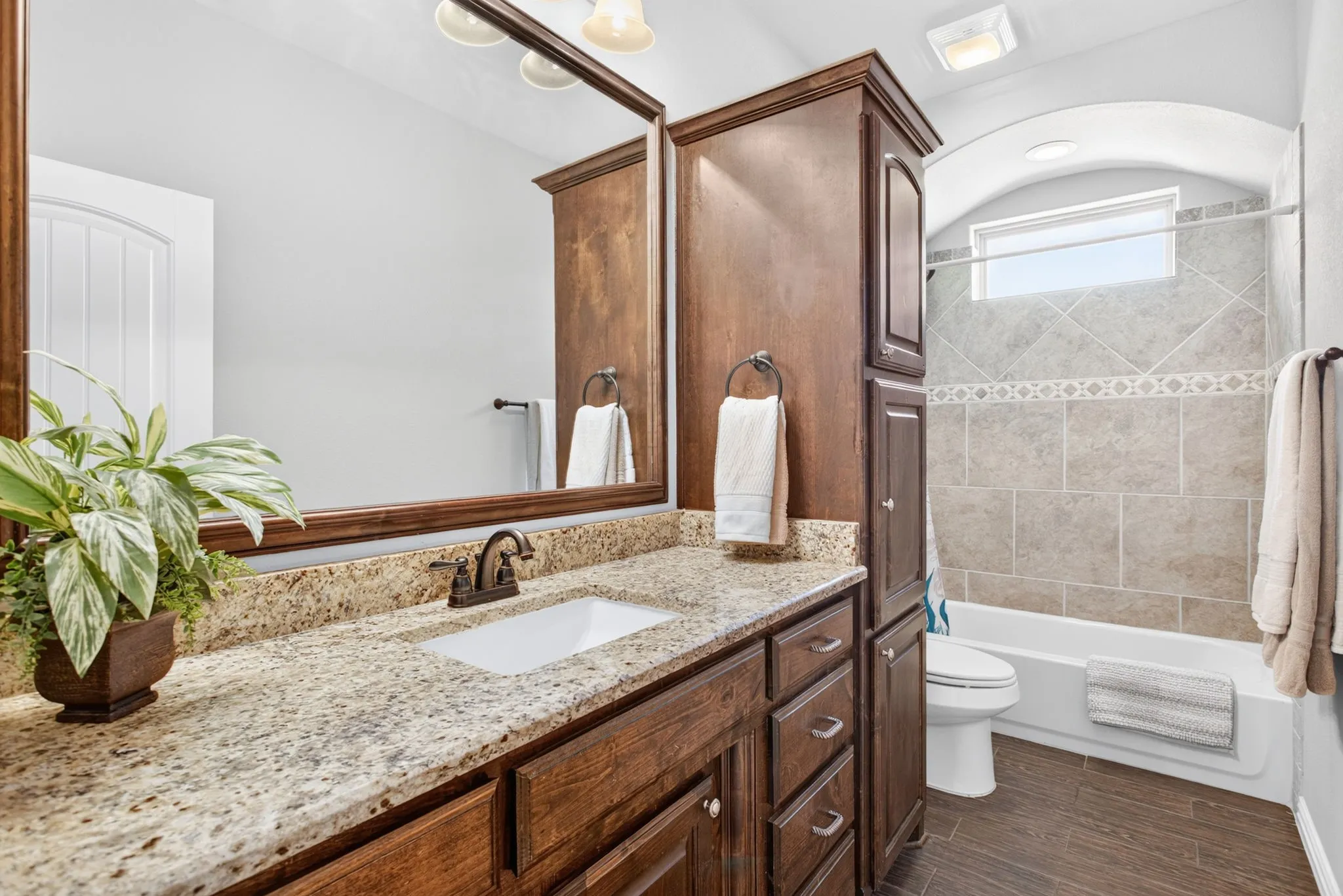 Single Family Residence For Sale in Parker County , 164 Spring Meadow Drive, Springtown, Texas 76082, 4 Bedroom, 2 Bathroom, 3 Garage spaces, 2,462 Sqft, built in 2017, mls#21386285, Real Estate Agent in Springtown, Homes For Sale in Parker county, Homes For Sale in Springtown, Realtor in Springtown Texas, Real Estate Brokerage Independent Realty Texas, Luminita Cordes Realtor