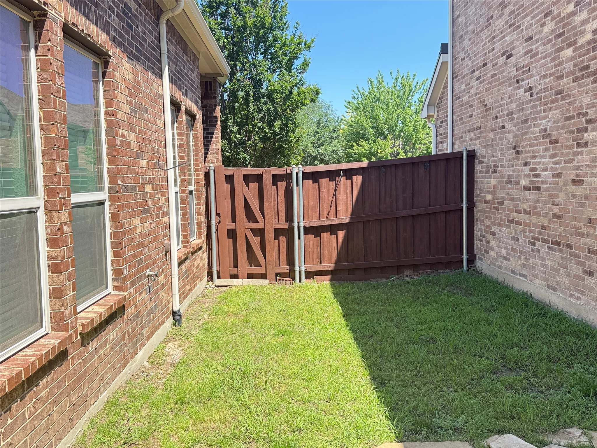 Single Family Residence For Sale in Collin County , 2108 Harris Place, Plano, Texas 75025, 3 Bedroom, 3 Bathroom, 2 Garage spaces, 2,072 Sqft, built in 2008, mls#21390187, Real Estate Agent in Plano, Homes For Sale in Collin county, Homes For Sale in Plano, Realtor in Plano Texas, Real Estate Brokerage Independent Realty Texas, Luminita Cordes Realtor