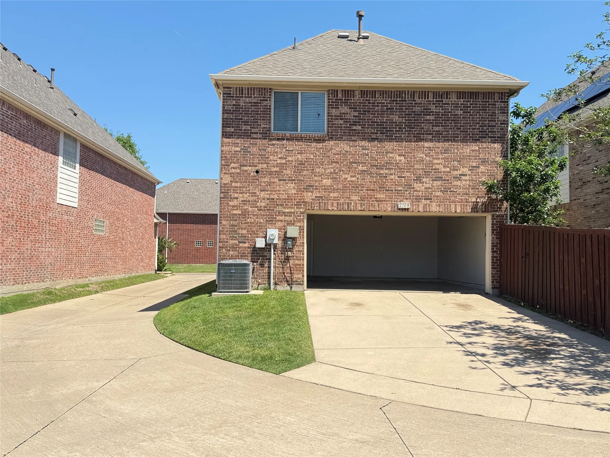 Single Family Residence For Sale in Collin County , 2108 Harris Place, Plano, Texas 75025, 3 Bedroom, 3 Bathroom, 2 Garage spaces, 2,072 Sqft, built in 2008, mls#21390187, Real Estate Agent in Plano, Homes For Sale in Collin county, Homes For Sale in Plano, Realtor in Plano Texas, Real Estate Brokerage Independent Realty Texas, Luminita Cordes Realtor