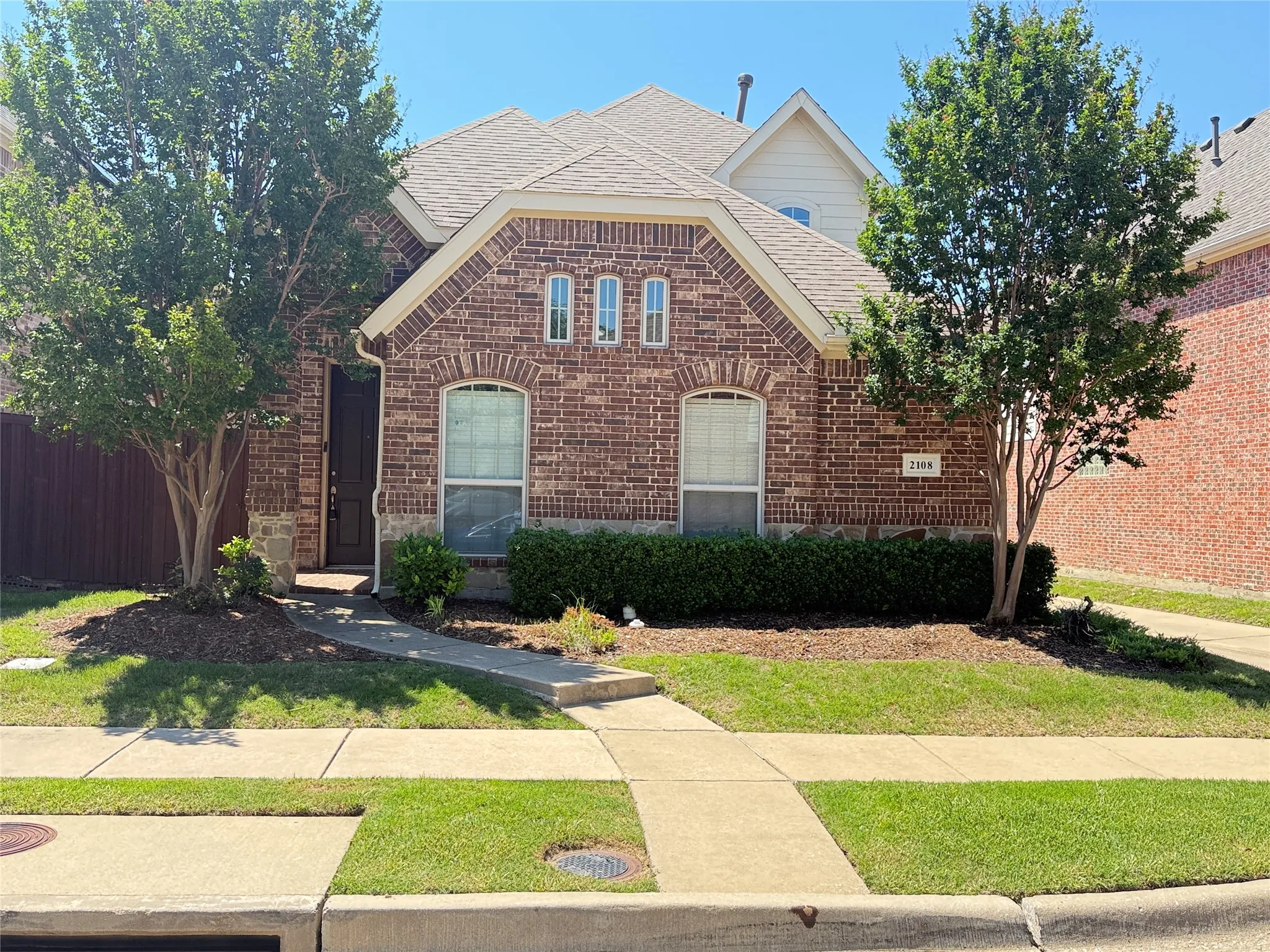 Single Family Residence For Sale in Collin County , 2108 Harris Place, Plano, Texas 75025, 3 Bedroom, 3 Bathroom, 2 Garage spaces, 2,072 Sqft, built in 2008, mls#21390187, Real Estate Agent in Plano, Homes For Sale in Collin county, Homes For Sale in Plano, Realtor in Plano Texas, Real Estate Brokerage Independent Realty Texas, Luminita Cordes Realtor