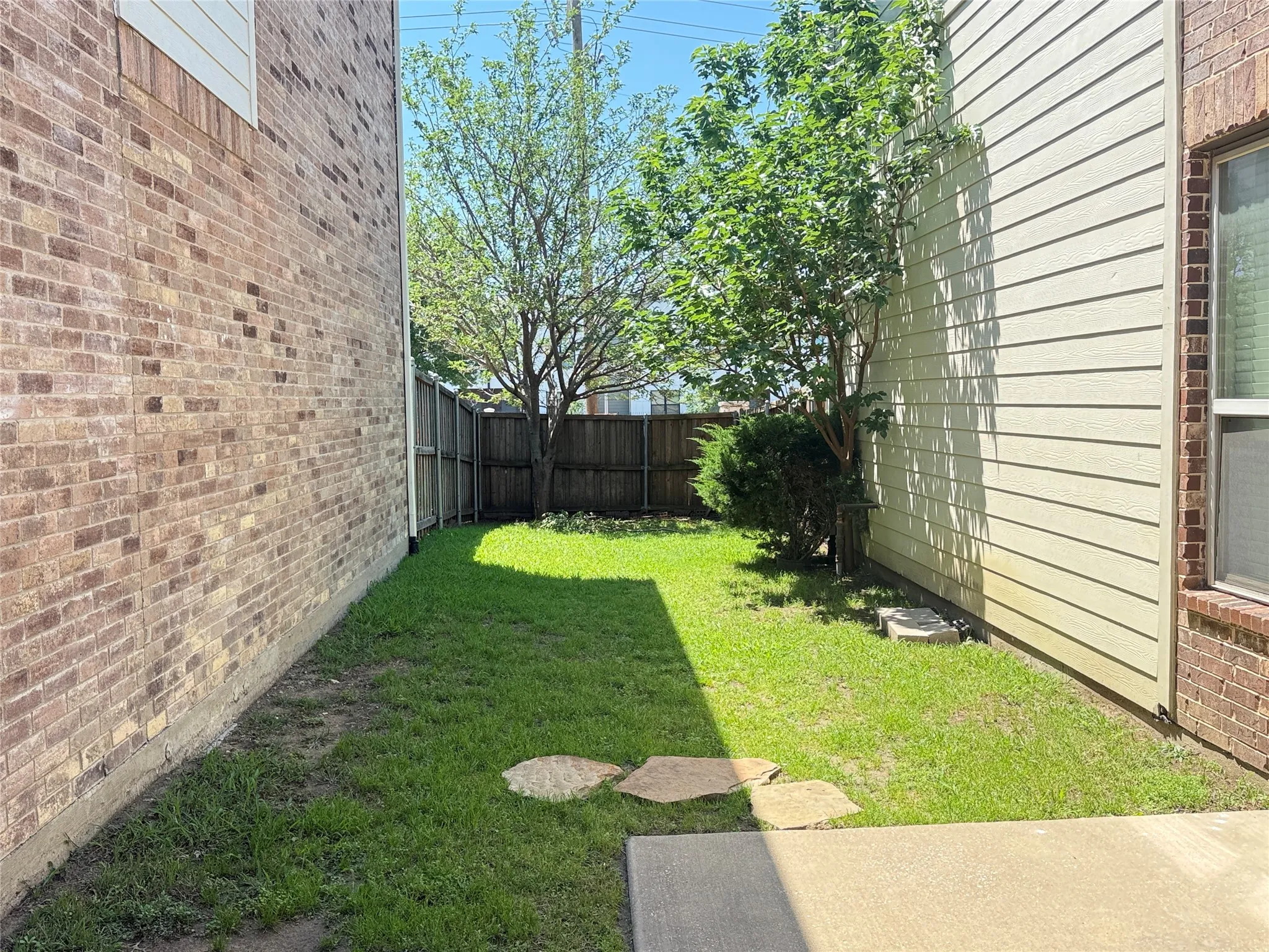 Single Family Residence For Sale in Collin County , 2108 Harris Place, Plano, Texas 75025, 3 Bedroom, 3 Bathroom, 2 Garage spaces, 2,072 Sqft, built in 2008, mls#21390187, Real Estate Agent in Plano, Homes For Sale in Collin county, Homes For Sale in Plano, Realtor in Plano Texas, Real Estate Brokerage Independent Realty Texas, Luminita Cordes Realtor