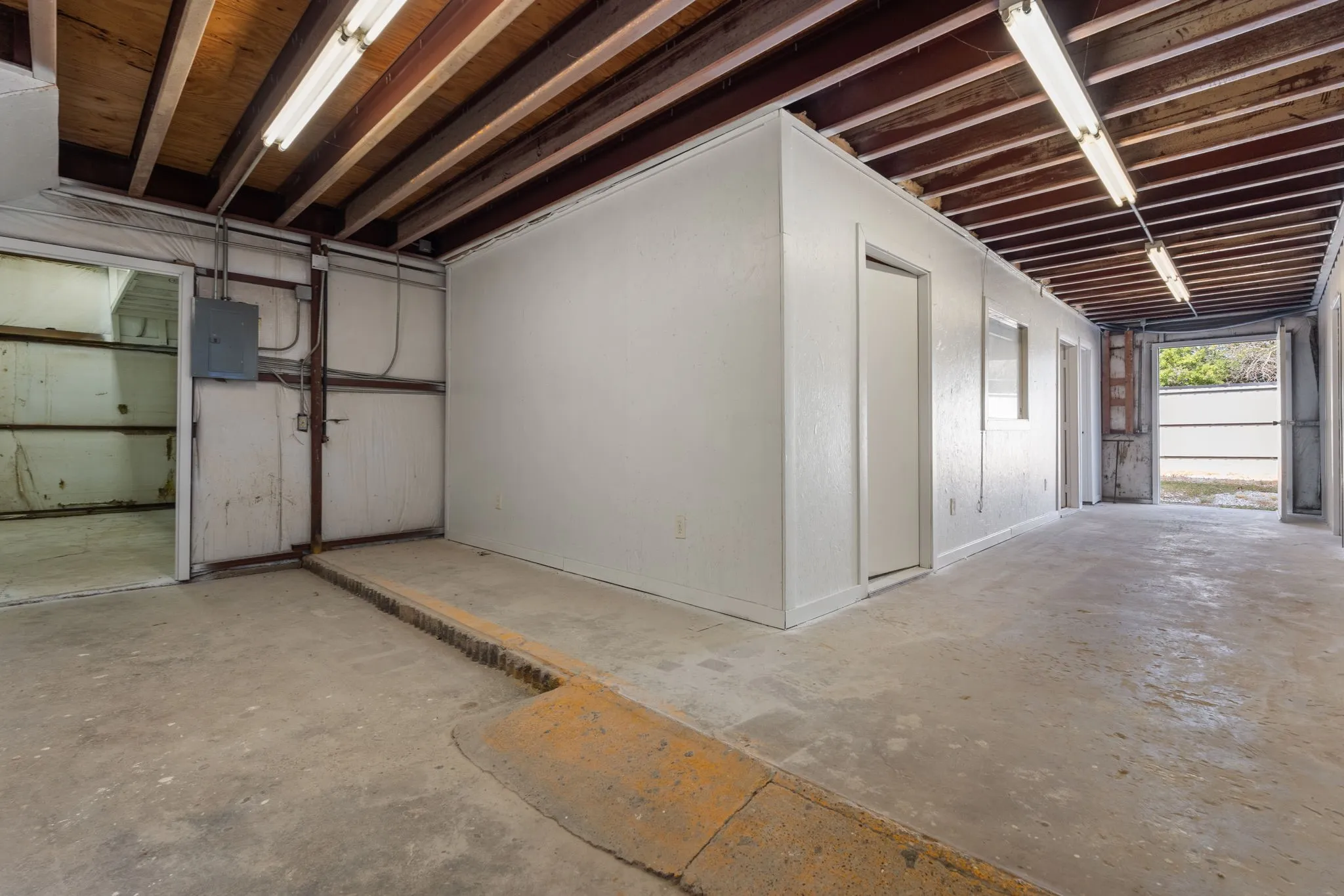 Hallway connecting the workshop areas with the office, restroom and flex spaces.