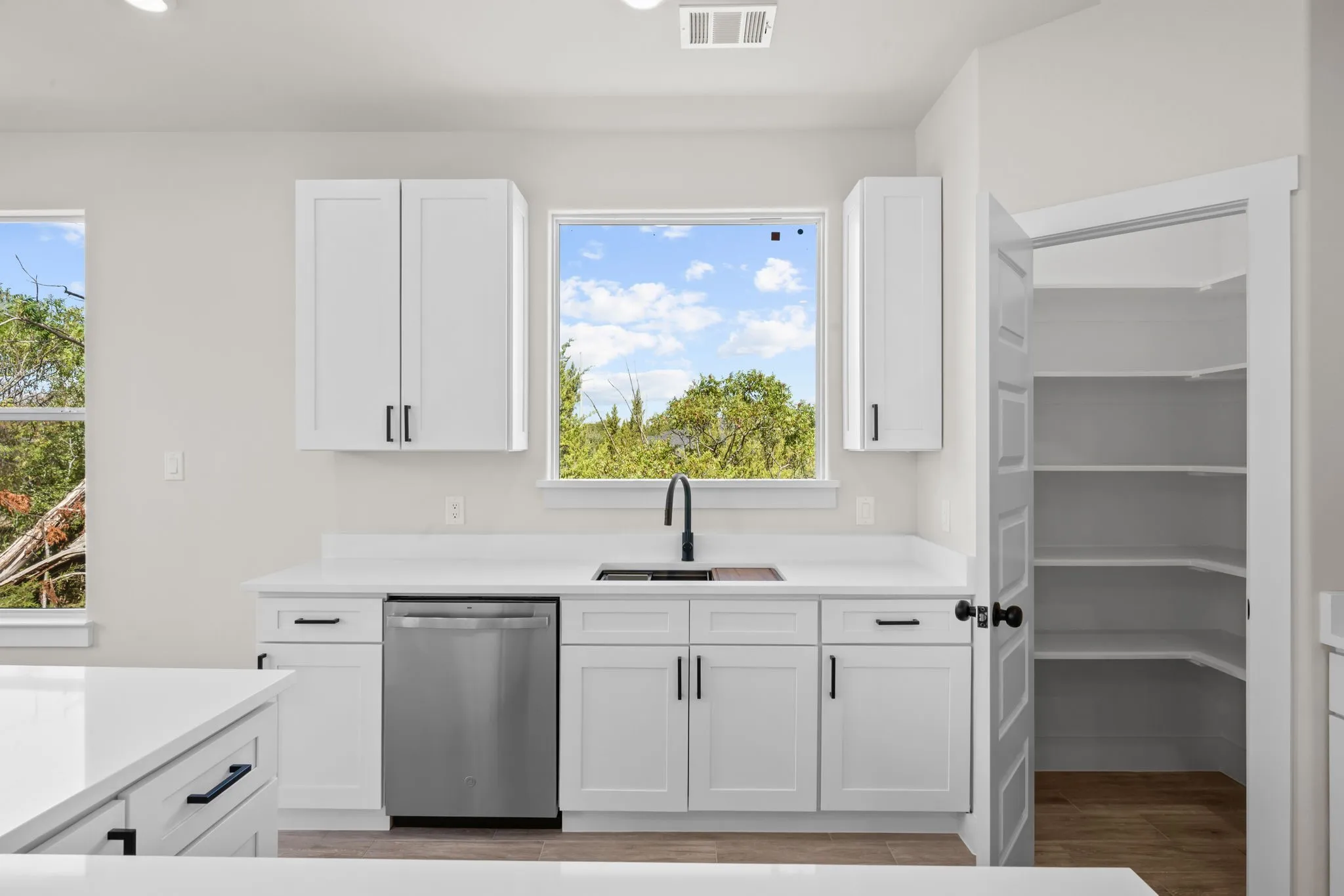 Single Family Residence For Sale in Hood County , 5514 Van Horn Drive, Granbury, Texas 76048, 3 Bedroom, 2 Bathroom, 2 Garage spaces, 1,490 Sqft, built in 2026, mls#21389851, Real Estate Agent in Granbury, Homes For Sale in Hood county, Homes For Sale in Granbury, Realtor in Granbury Texas, Real Estate Brokerage Independent Realty Texas, Luminita Cordes Realtor