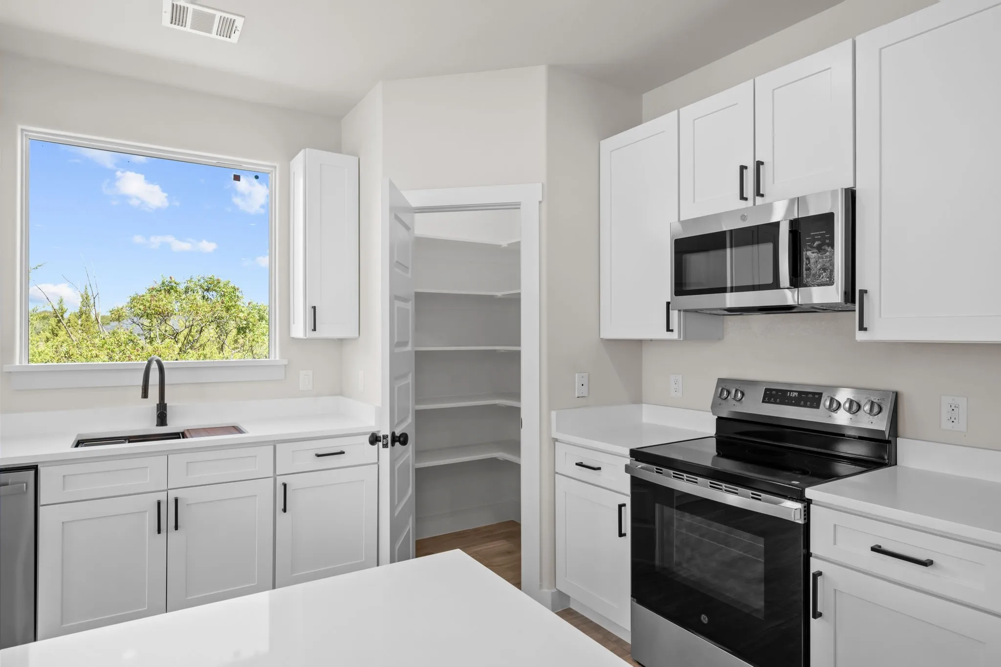 Single Family Residence For Sale in Hood County , 5514 Van Horn Drive, Granbury, Texas 76048, 3 Bedroom, 2 Bathroom, 2 Garage spaces, 1,490 Sqft, built in 2026, mls#21389851, Real Estate Agent in Granbury, Homes For Sale in Hood county, Homes For Sale in Granbury, Realtor in Granbury Texas, Real Estate Brokerage Independent Realty Texas, Luminita Cordes Realtor