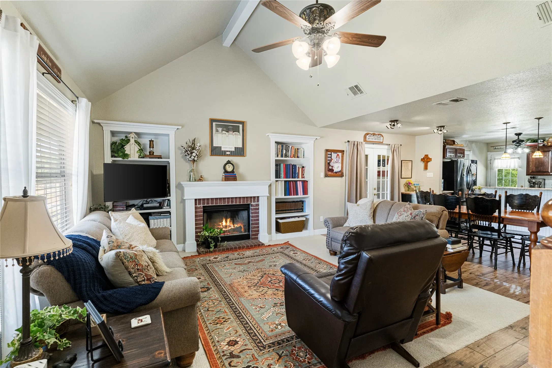 Single Family Residence For Sale in Parker County , 120 Christopher Court, Weatherford, Texas 76088, 5 Bedroom, 3 Bathroom, 2 Garage spaces, 2,068 Sqft, built in 2000, mls#21377906, Real Estate Agent in Weatherford, Homes For Sale in Parker county, Homes For Sale in Weatherford, Realtor in Weatherford Texas, Real Estate Brokerage Independent Realty Texas, Luminita Cordes Realtor