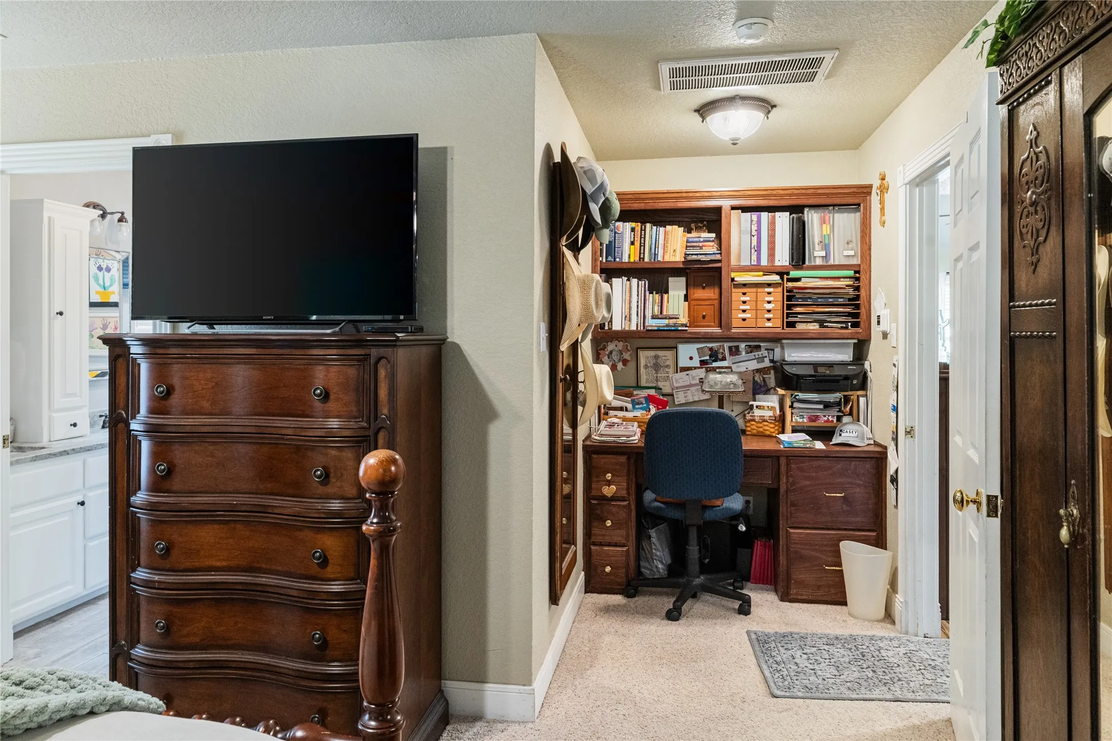 Single Family Residence For Sale in Parker County , 120 Christopher Court, Weatherford, Texas 76088, 5 Bedroom, 3 Bathroom, 2 Garage spaces, 2,068 Sqft, built in 2000, mls#21377906, Real Estate Agent in Weatherford, Homes For Sale in Parker county, Homes For Sale in Weatherford, Realtor in Weatherford Texas, Real Estate Brokerage Independent Realty Texas, Luminita Cordes Realtor