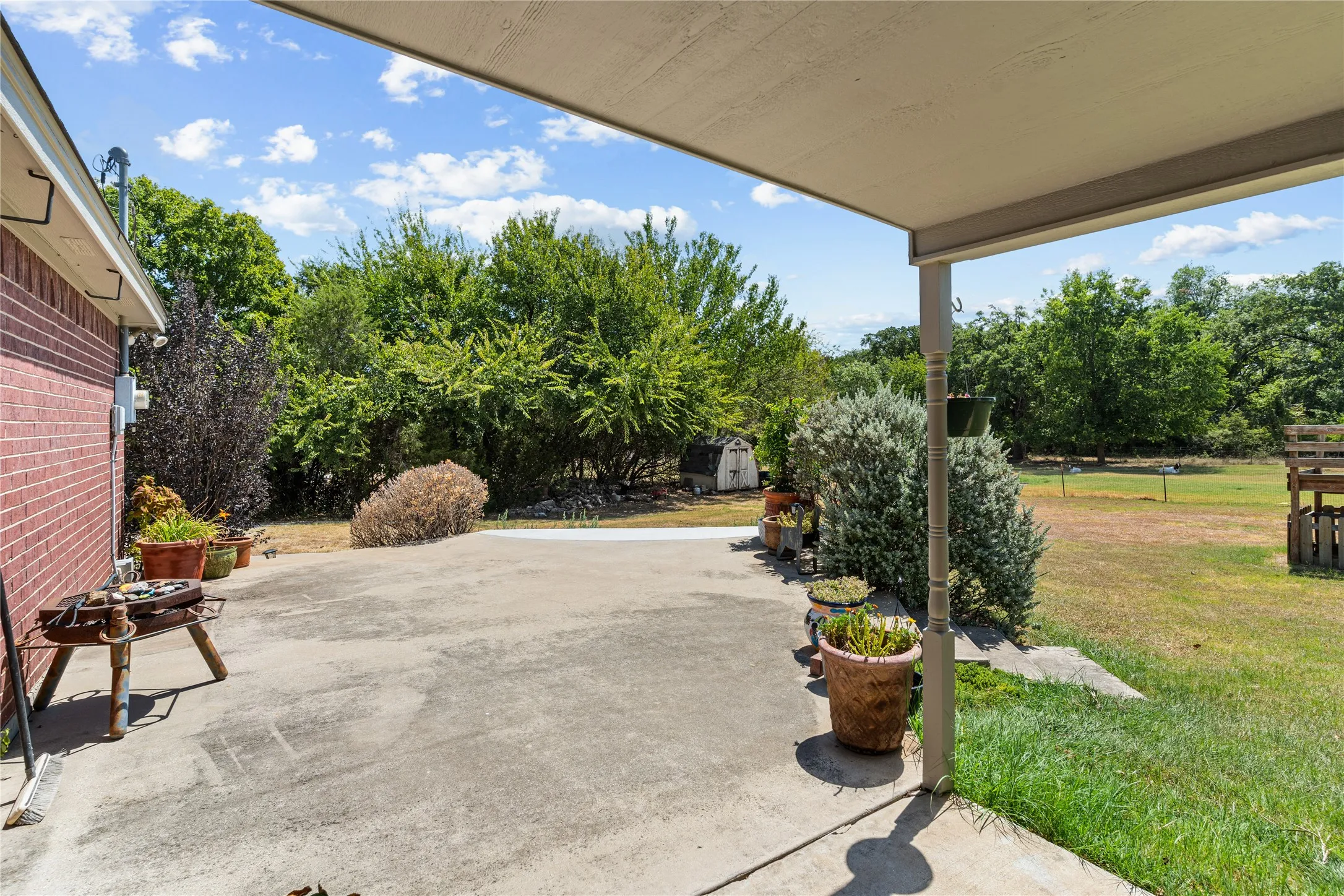 Single Family Residence For Sale in Parker County , 120 Christopher Court, Weatherford, Texas 76088, 5 Bedroom, 3 Bathroom, 2 Garage spaces, 2,068 Sqft, built in 2000, mls#21377906, Real Estate Agent in Weatherford, Homes For Sale in Parker county, Homes For Sale in Weatherford, Realtor in Weatherford Texas, Real Estate Brokerage Independent Realty Texas, Luminita Cordes Realtor