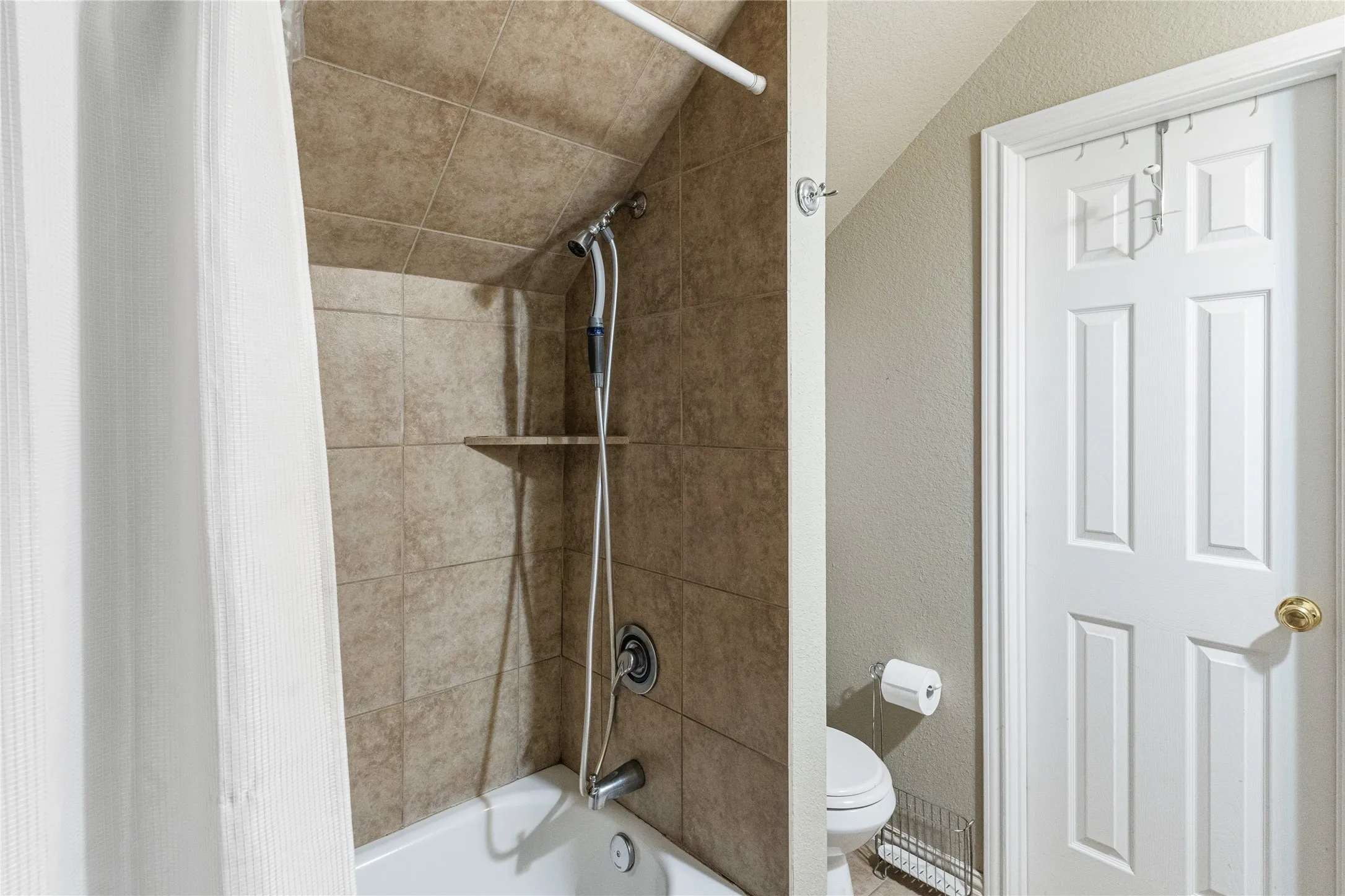 Single Family Residence For Sale in Parker County , 120 Christopher Court, Weatherford, Texas 76088, 5 Bedroom, 3 Bathroom, 2 Garage spaces, 2,068 Sqft, built in 2000, mls#21377906, Real Estate Agent in Weatherford, Homes For Sale in Parker county, Homes For Sale in Weatherford, Realtor in Weatherford Texas, Real Estate Brokerage Independent Realty Texas, Luminita Cordes Realtor