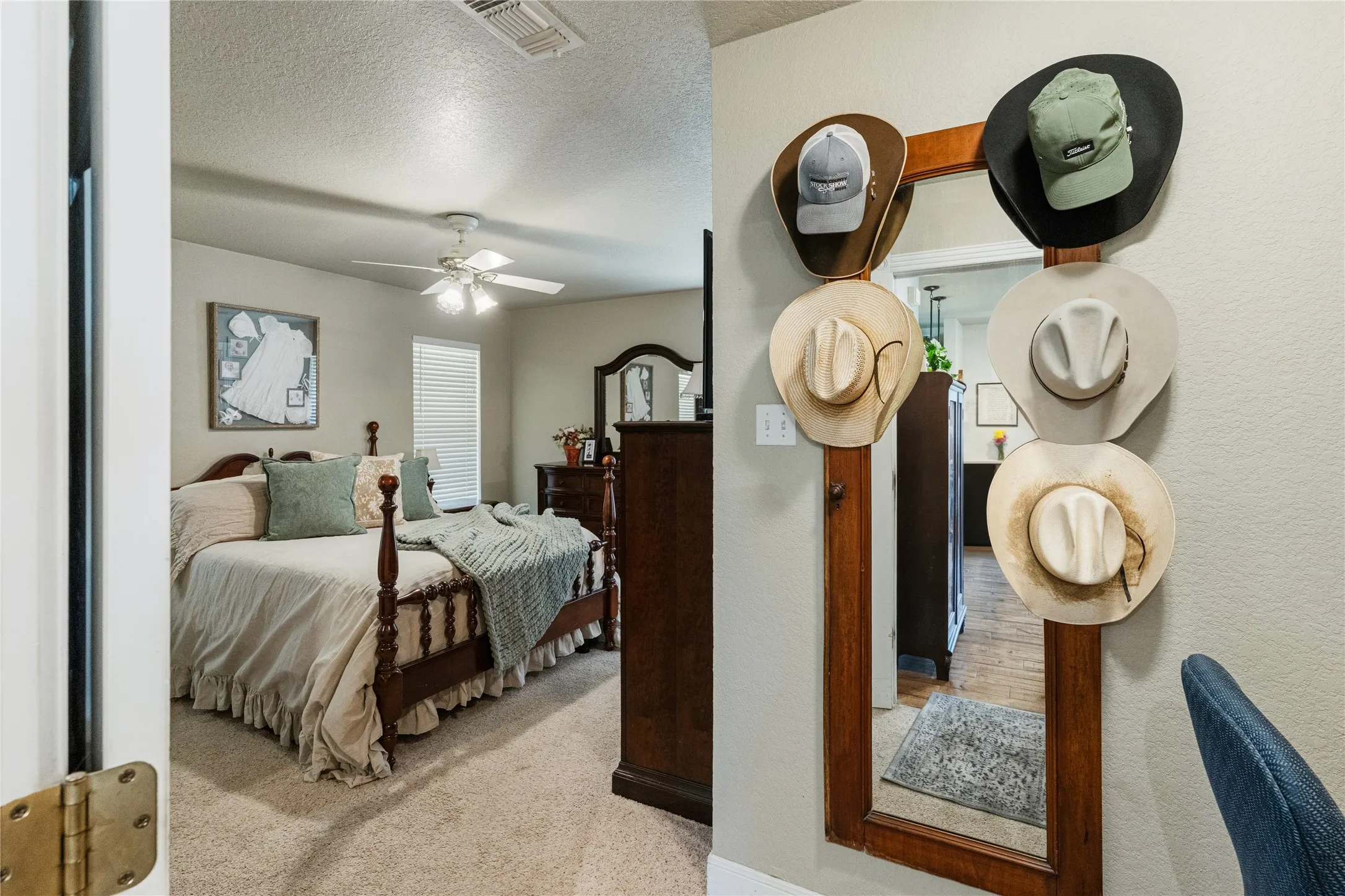 Single Family Residence For Sale in Parker County , 120 Christopher Court, Weatherford, Texas 76088, 5 Bedroom, 3 Bathroom, 2 Garage spaces, 2,068 Sqft, built in 2000, mls#21377906, Real Estate Agent in Weatherford, Homes For Sale in Parker county, Homes For Sale in Weatherford, Realtor in Weatherford Texas, Real Estate Brokerage Independent Realty Texas, Luminita Cordes Realtor