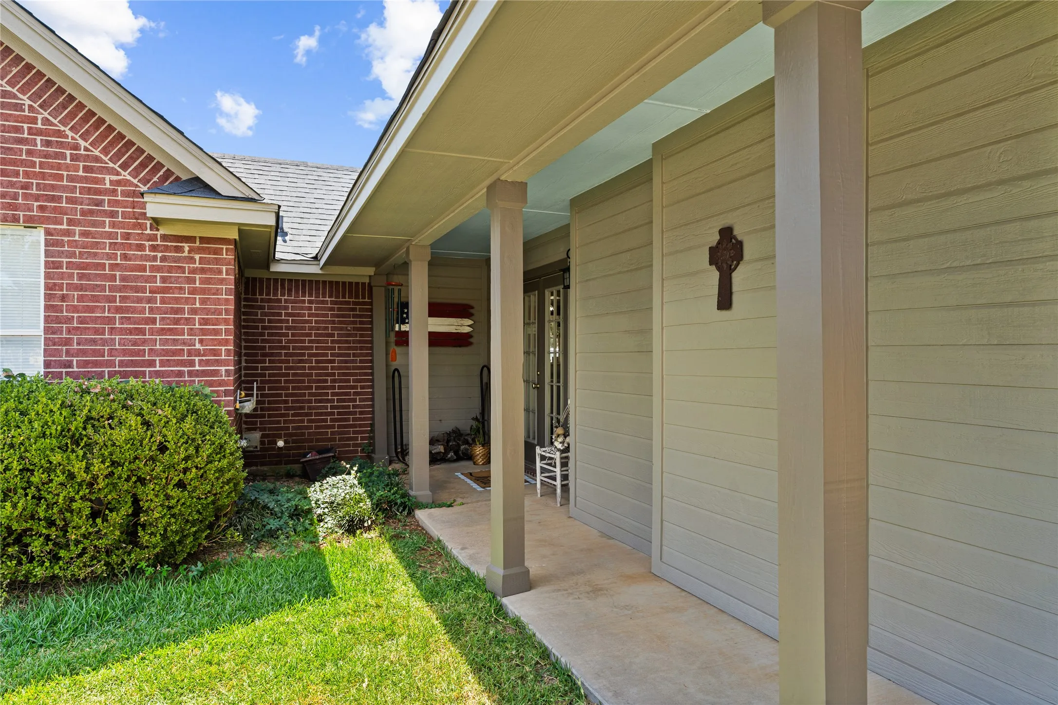 Single Family Residence For Sale in Parker County , 120 Christopher Court, Weatherford, Texas 76088, 5 Bedroom, 3 Bathroom, 2 Garage spaces, 2,068 Sqft, built in 2000, mls#21377906, Real Estate Agent in Weatherford, Homes For Sale in Parker county, Homes For Sale in Weatherford, Realtor in Weatherford Texas, Real Estate Brokerage Independent Realty Texas, Luminita Cordes Realtor