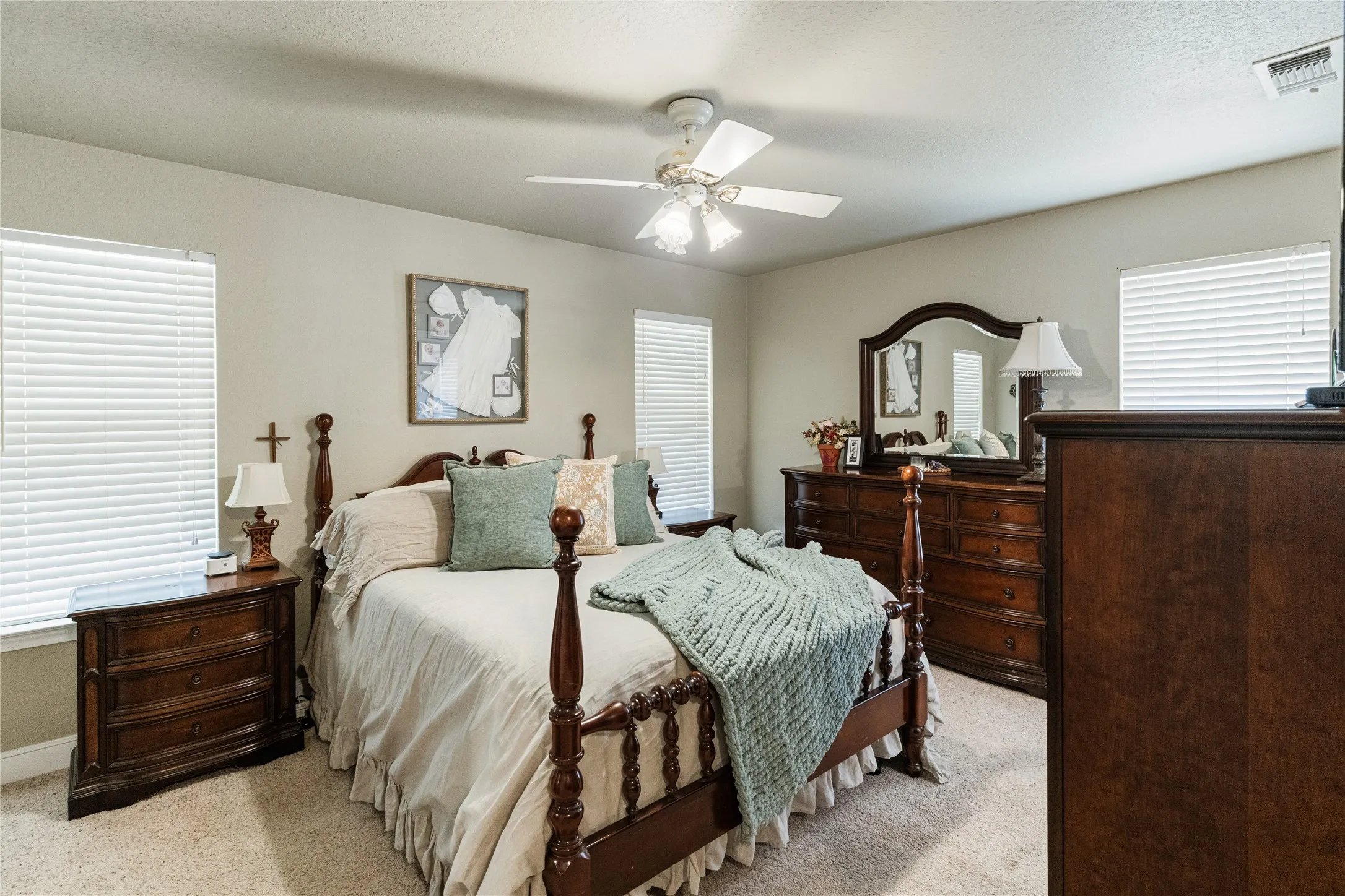 Single Family Residence For Sale in Parker County , 120 Christopher Court, Weatherford, Texas 76088, 5 Bedroom, 3 Bathroom, 2 Garage spaces, 2,068 Sqft, built in 2000, mls#21377906, Real Estate Agent in Weatherford, Homes For Sale in Parker county, Homes For Sale in Weatherford, Realtor in Weatherford Texas, Real Estate Brokerage Independent Realty Texas, Luminita Cordes Realtor