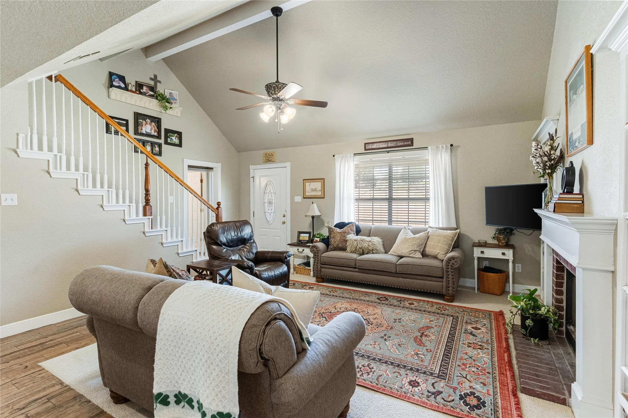 Single Family Residence For Sale in Parker County , 120 Christopher Court, Weatherford, Texas 76088, 5 Bedroom, 3 Bathroom, 2 Garage spaces, 2,068 Sqft, built in 2000, mls#21377906, Real Estate Agent in Weatherford, Homes For Sale in Parker county, Homes For Sale in Weatherford, Realtor in Weatherford Texas, Real Estate Brokerage Independent Realty Texas, Luminita Cordes Realtor