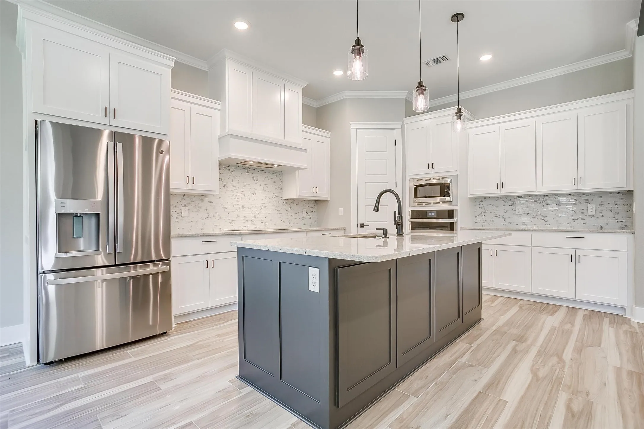 Single Family Residence For Rent in Hood County , 908 Meadowlark Lane, Granbury, Texas 76048, 4 Bedroom, 2 Bathroom, 2 Garage spaces, 2,169 Sqft, built in 2023, mls#21390179, Real Estate Agent in Granbury, Homes For Rent in Hood county, Homes For Rent in Granbury, Realtor in Granbury Texas, Real Estate Brokerage Independent Realty Texas, Luminita Cordes Realtor