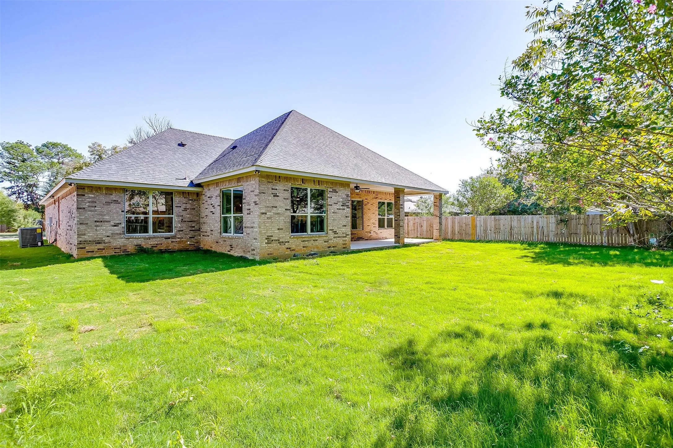 Single Family Residence For Rent in Hood County , 908 Meadowlark Lane, Granbury, Texas 76048, 4 Bedroom, 2 Bathroom, 2 Garage spaces, 2,169 Sqft, built in 2023, mls#21390179, Real Estate Agent in Granbury, Homes For Rent in Hood county, Homes For Rent in Granbury, Realtor in Granbury Texas, Real Estate Brokerage Independent Realty Texas, Luminita Cordes Realtor