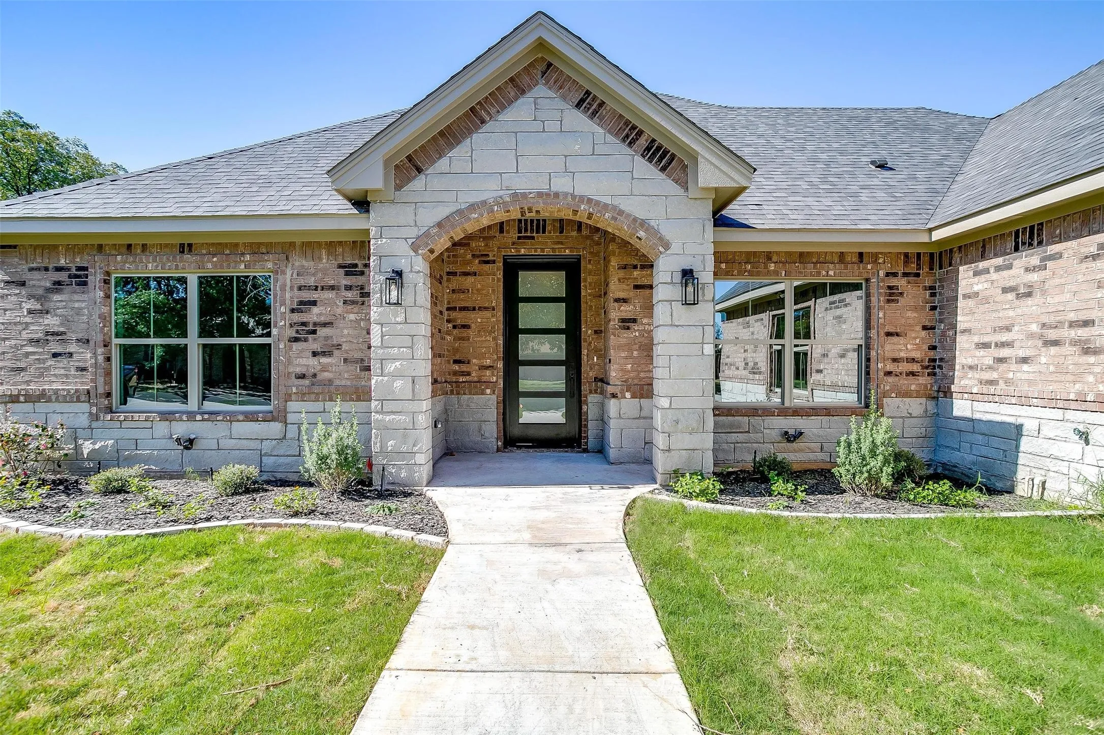 Single Family Residence For Rent in Hood County , 908 Meadowlark Lane, Granbury, Texas 76048, 4 Bedroom, 2 Bathroom, 2 Garage spaces, 2,169 Sqft, built in 2023, mls#21390179, Real Estate Agent in Granbury, Homes For Rent in Hood county, Homes For Rent in Granbury, Realtor in Granbury Texas, Real Estate Brokerage Independent Realty Texas, Luminita Cordes Realtor