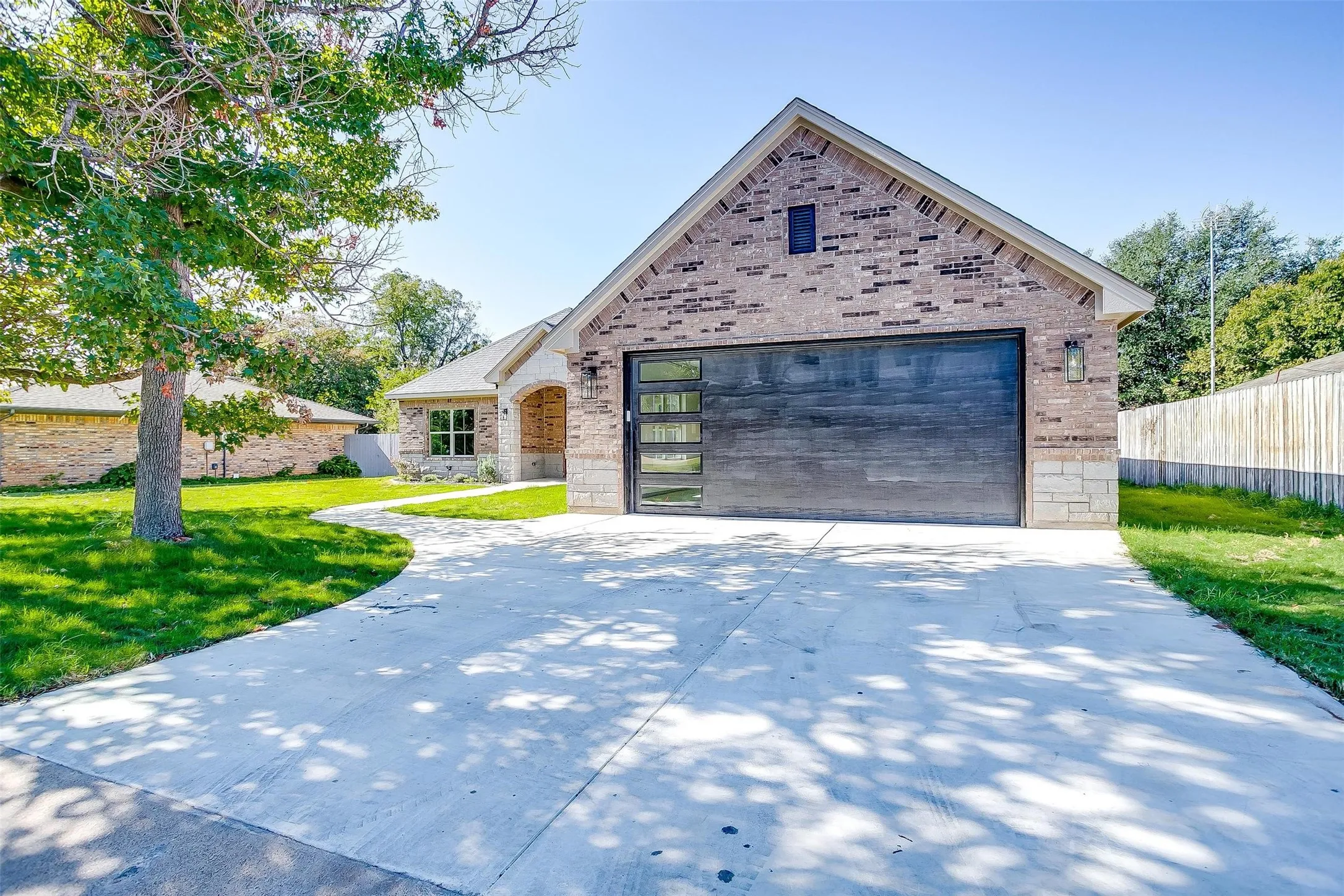 Single Family Residence For Rent in Hood County , 908 Meadowlark Lane, Granbury, Texas 76048, 4 Bedroom, 2 Bathroom, 2 Garage spaces, 2,169 Sqft, built in 2023, mls#21390179, Real Estate Agent in Granbury, Homes For Rent in Hood county, Homes For Rent in Granbury, Realtor in Granbury Texas, Real Estate Brokerage Independent Realty Texas, Luminita Cordes Realtor