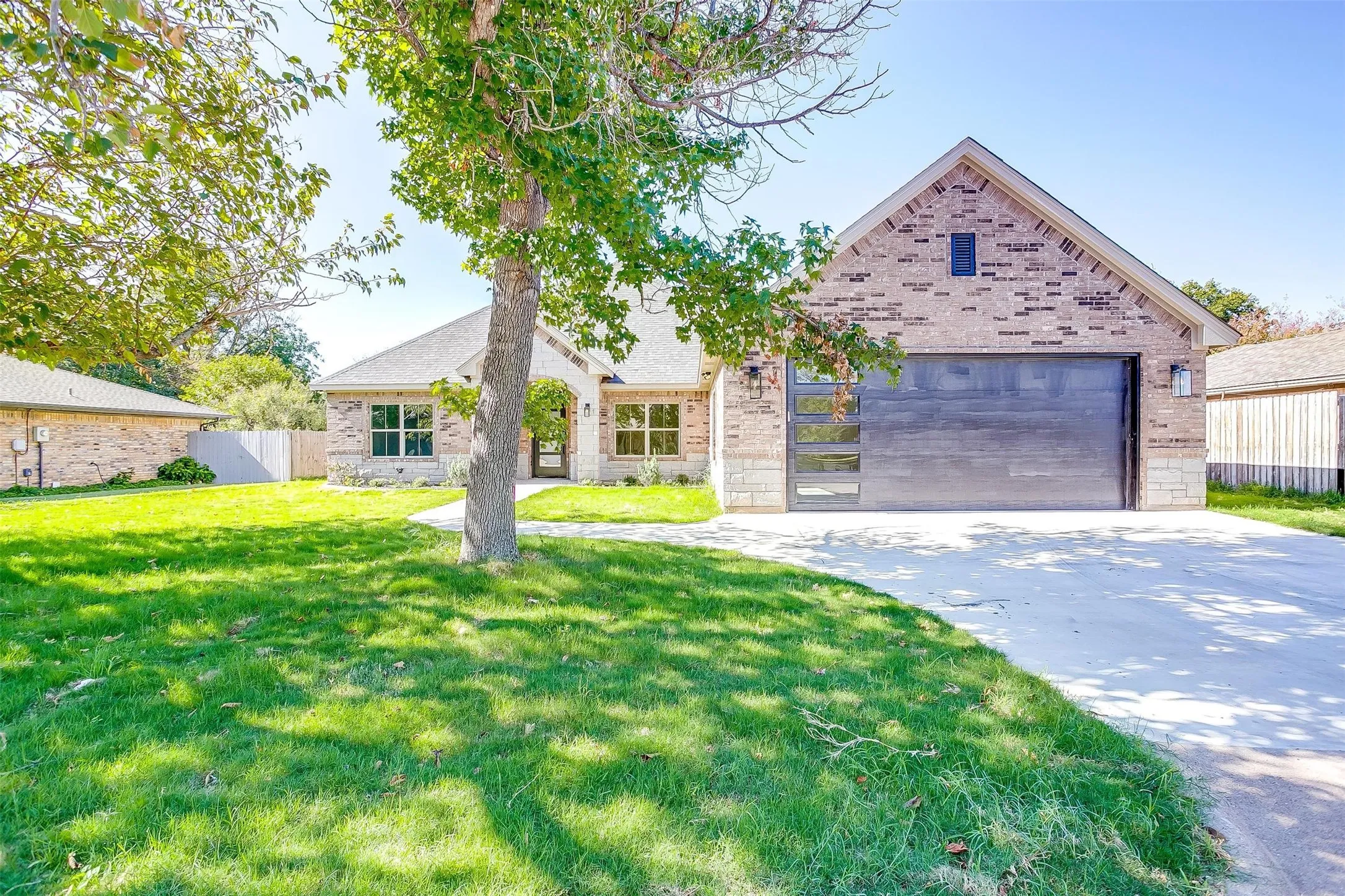 Single Family Residence For Rent in Hood County , 908 Meadowlark Lane, Granbury, Texas 76048, 4 Bedroom, 2 Bathroom, 2 Garage spaces, 2,169 Sqft, built in 2023, mls#21390179, Real Estate Agent in Granbury, Homes For Rent in Hood county, Homes For Rent in Granbury, Realtor in Granbury Texas, Real Estate Brokerage Independent Realty Texas, Luminita Cordes Realtor