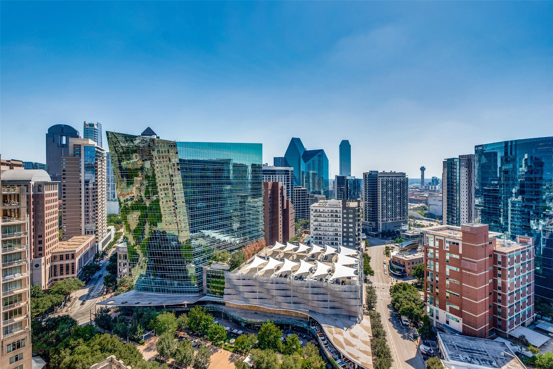 Condominium For Rent in Dallas County , 2555 N Pearl Street 2001, Dallas, Texas 75201, 2 Bedroom, 3 Bathroom, 2 Garage spaces, 2,647 Sqft, built in 2007, mls#21390177, Real Estate Agent in Dallas, Homes For Rent in Dallas county, Homes For Rent in Dallas, Realtor in Dallas Texas, Real Estate Brokerage Independent Realty Texas, Luminita Cordes Realtor
