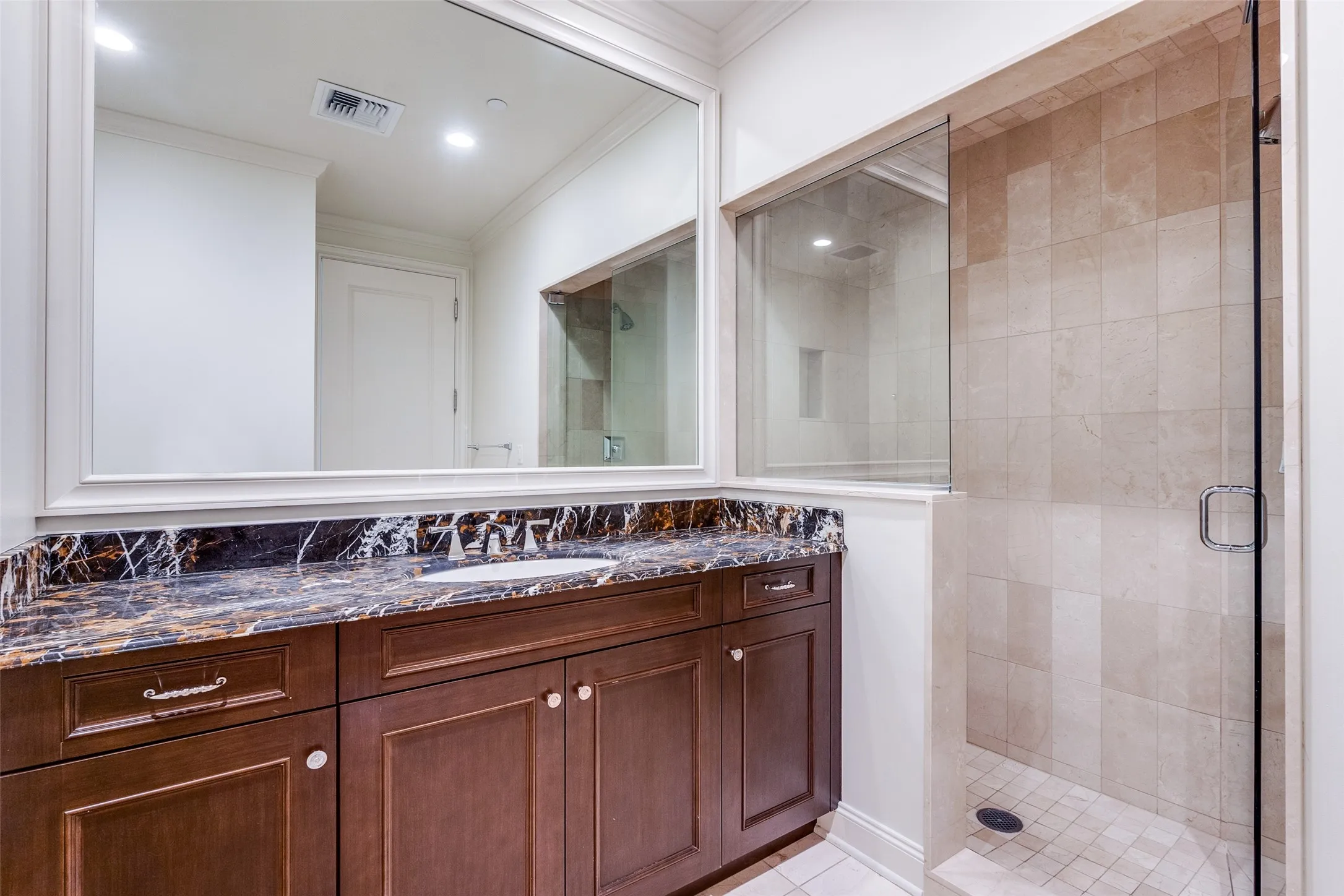Condominium For Rent in Dallas County , 2555 N Pearl Street 2001, Dallas, Texas 75201, 2 Bedroom, 3 Bathroom, 2 Garage spaces, 2,647 Sqft, built in 2007, mls#21390177, Real Estate Agent in Dallas, Homes For Rent in Dallas county, Homes For Rent in Dallas, Realtor in Dallas Texas, Real Estate Brokerage Independent Realty Texas, Luminita Cordes Realtor