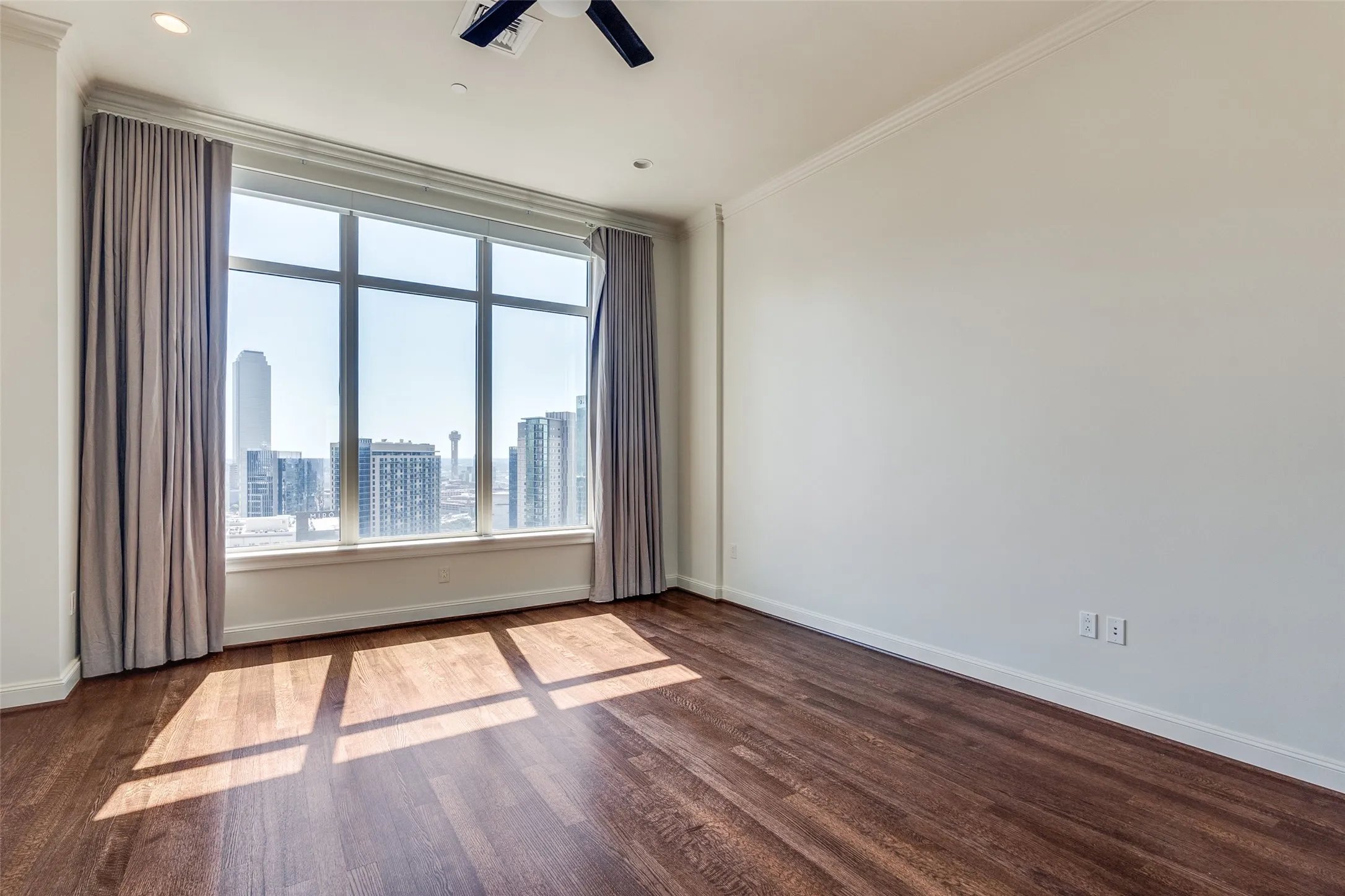 Condominium For Rent in Dallas County , 2555 N Pearl Street 2001, Dallas, Texas 75201, 2 Bedroom, 3 Bathroom, 2 Garage spaces, 2,647 Sqft, built in 2007, mls#21390177, Real Estate Agent in Dallas, Homes For Rent in Dallas county, Homes For Rent in Dallas, Realtor in Dallas Texas, Real Estate Brokerage Independent Realty Texas, Luminita Cordes Realtor