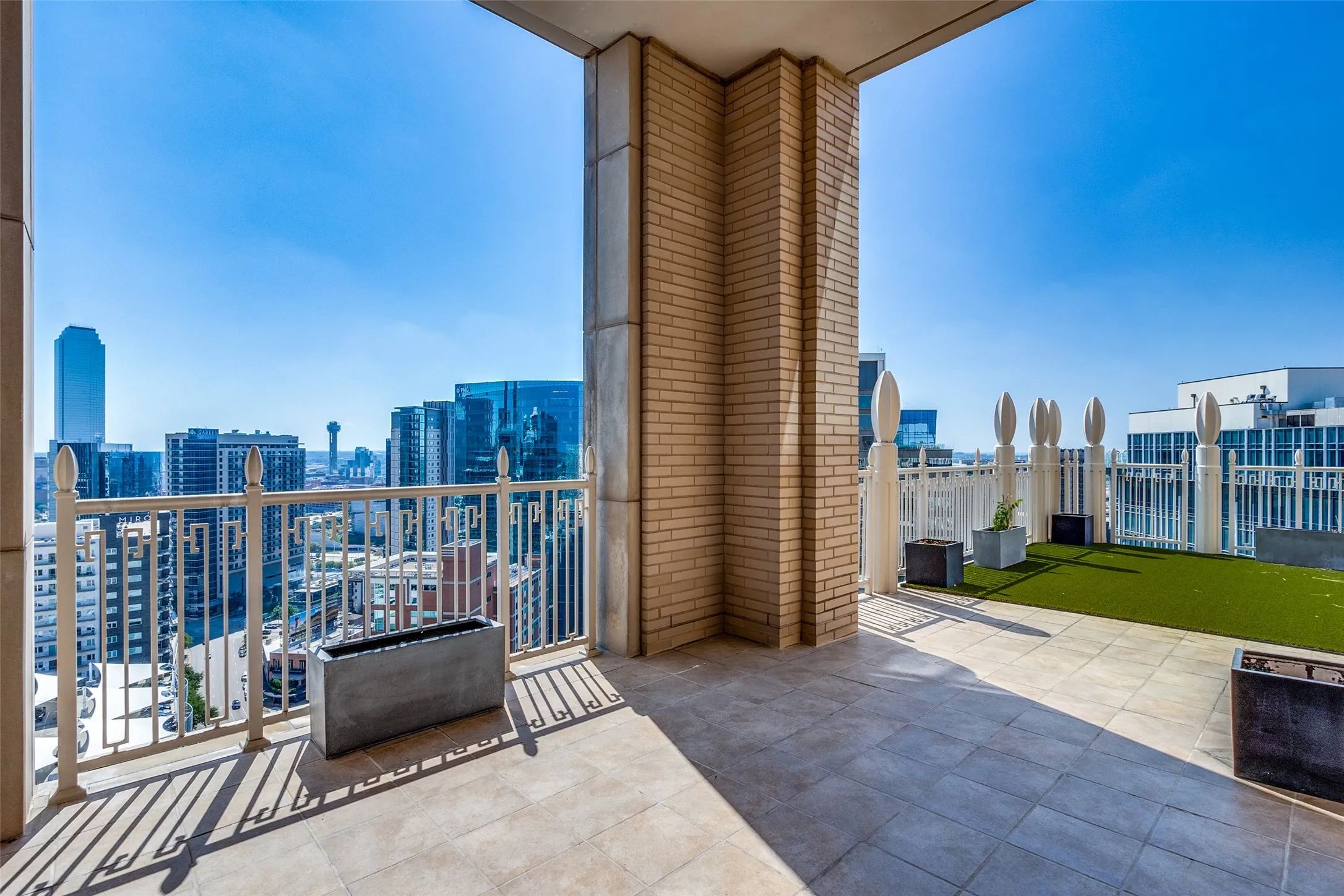 Condominium For Rent in Dallas County , 2555 N Pearl Street 2001, Dallas, Texas 75201, 2 Bedroom, 3 Bathroom, 2 Garage spaces, 2,647 Sqft, built in 2007, mls#21390177, Real Estate Agent in Dallas, Homes For Rent in Dallas county, Homes For Rent in Dallas, Realtor in Dallas Texas, Real Estate Brokerage Independent Realty Texas, Luminita Cordes Realtor