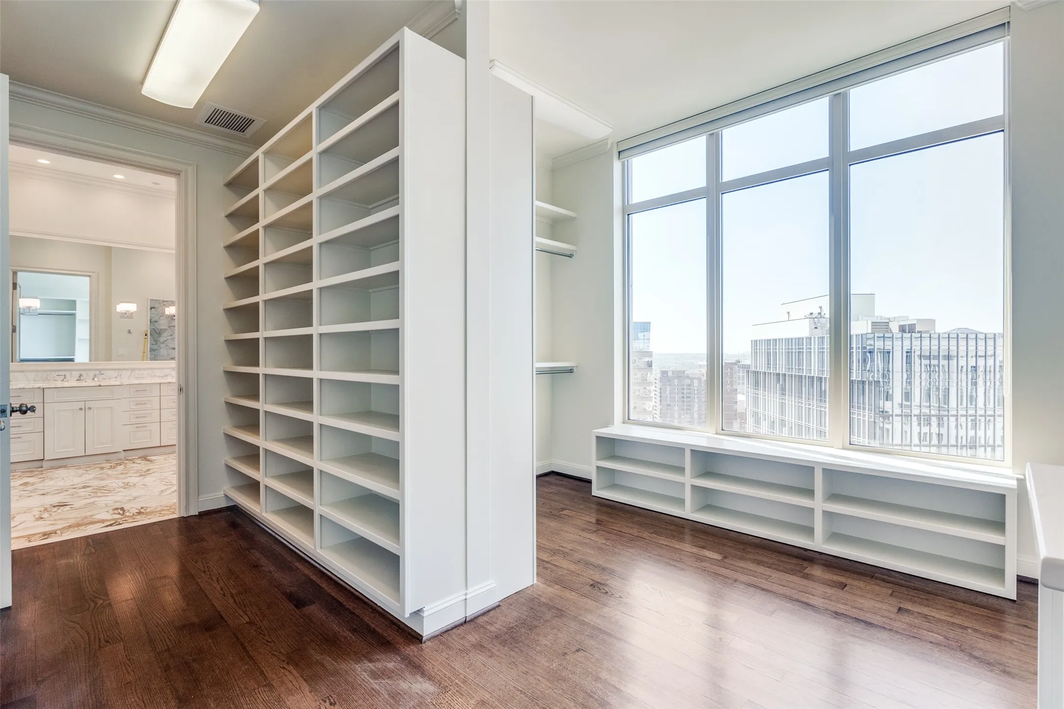 Condominium For Rent in Dallas County , 2555 N Pearl Street 2001, Dallas, Texas 75201, 2 Bedroom, 3 Bathroom, 2 Garage spaces, 2,647 Sqft, built in 2007, mls#21390177, Real Estate Agent in Dallas, Homes For Rent in Dallas county, Homes For Rent in Dallas, Realtor in Dallas Texas, Real Estate Brokerage Independent Realty Texas, Luminita Cordes Realtor