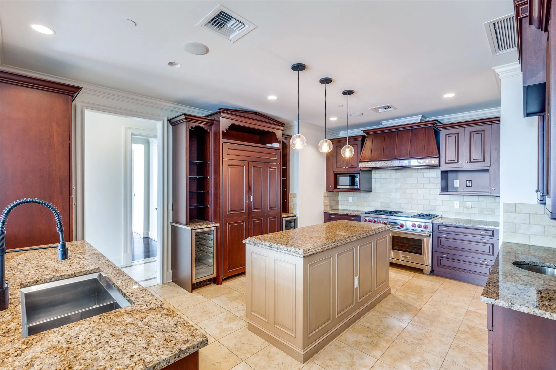 Condominium For Rent in Dallas County , 2555 N Pearl Street 2001, Dallas, Texas 75201, 2 Bedroom, 3 Bathroom, 2 Garage spaces, 2,647 Sqft, built in 2007, mls#21390177, Real Estate Agent in Dallas, Homes For Rent in Dallas county, Homes For Rent in Dallas, Realtor in Dallas Texas, Real Estate Brokerage Independent Realty Texas, Luminita Cordes Realtor