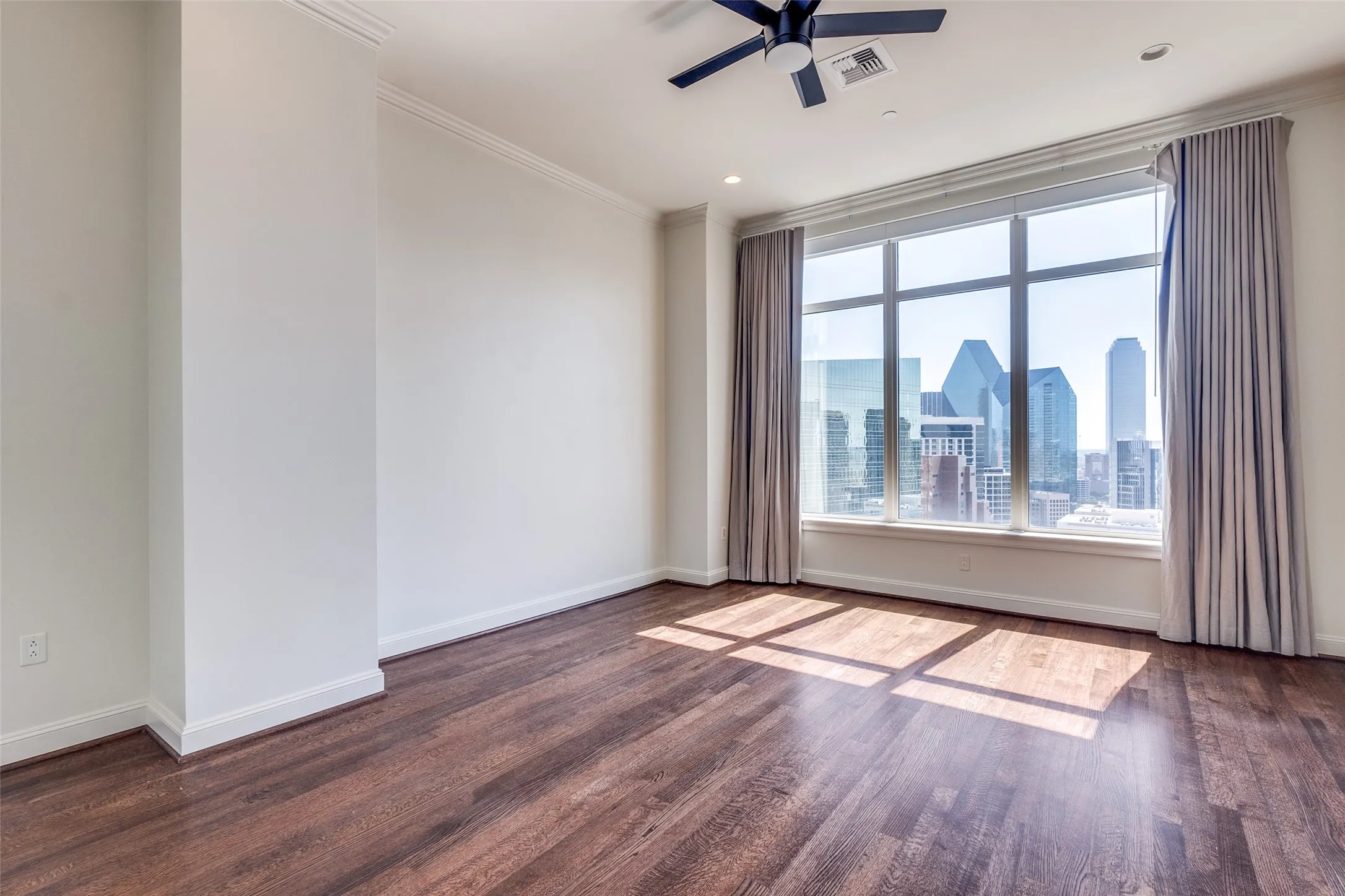Condominium For Rent in Dallas County , 2555 N Pearl Street 2001, Dallas, Texas 75201, 2 Bedroom, 3 Bathroom, 2 Garage spaces, 2,647 Sqft, built in 2007, mls#21390177, Real Estate Agent in Dallas, Homes For Rent in Dallas county, Homes For Rent in Dallas, Realtor in Dallas Texas, Real Estate Brokerage Independent Realty Texas, Luminita Cordes Realtor