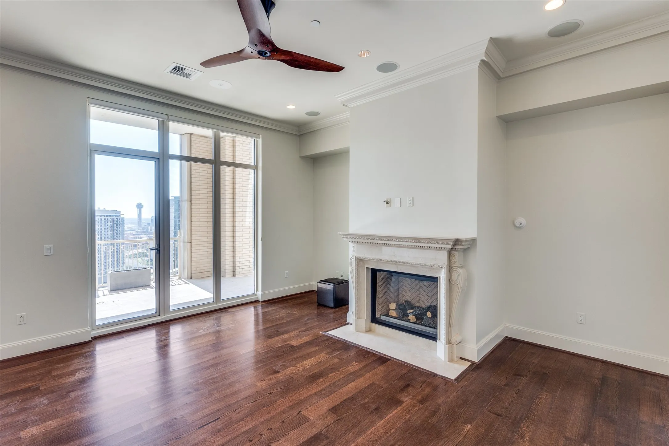 Condominium For Rent in Dallas County , 2555 N Pearl Street 2001, Dallas, Texas 75201, 2 Bedroom, 3 Bathroom, 2 Garage spaces, 2,647 Sqft, built in 2007, mls#21390177, Real Estate Agent in Dallas, Homes For Rent in Dallas county, Homes For Rent in Dallas, Realtor in Dallas Texas, Real Estate Brokerage Independent Realty Texas, Luminita Cordes Realtor