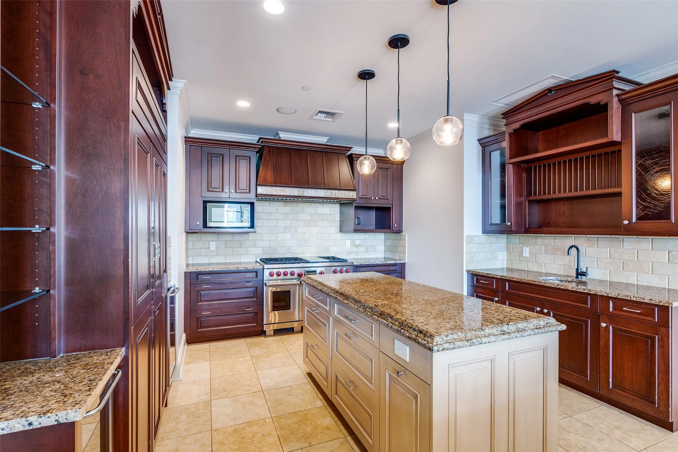 Condominium For Rent in Dallas County , 2555 N Pearl Street 2001, Dallas, Texas 75201, 2 Bedroom, 3 Bathroom, 2 Garage spaces, 2,647 Sqft, built in 2007, mls#21390177, Real Estate Agent in Dallas, Homes For Rent in Dallas county, Homes For Rent in Dallas, Realtor in Dallas Texas, Real Estate Brokerage Independent Realty Texas, Luminita Cordes Realtor
