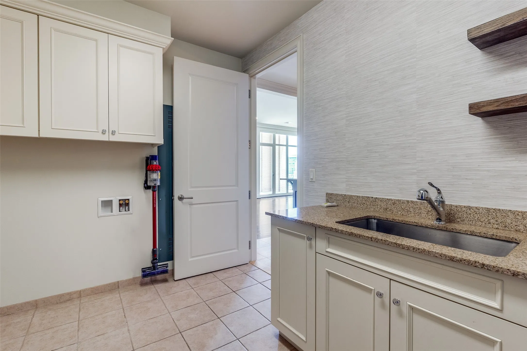 Condominium For Rent in Dallas County , 2555 N Pearl Street 2001, Dallas, Texas 75201, 2 Bedroom, 3 Bathroom, 2 Garage spaces, 2,647 Sqft, built in 2007, mls#21390177, Real Estate Agent in Dallas, Homes For Rent in Dallas county, Homes For Rent in Dallas, Realtor in Dallas Texas, Real Estate Brokerage Independent Realty Texas, Luminita Cordes Realtor