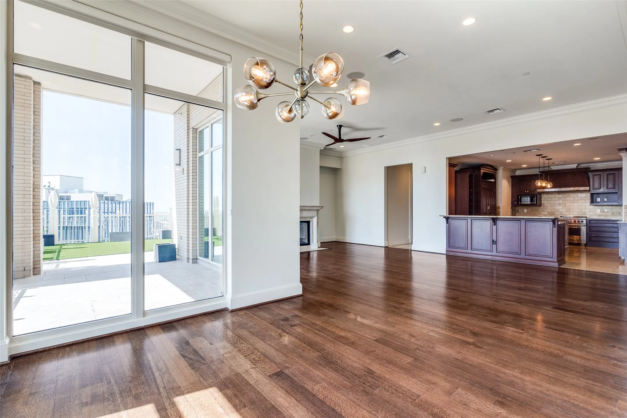 Condominium For Rent in Dallas County , 2555 N Pearl Street 2001, Dallas, Texas 75201, 2 Bedroom, 3 Bathroom, 2 Garage spaces, 2,647 Sqft, built in 2007, mls#21390177, Real Estate Agent in Dallas, Homes For Rent in Dallas county, Homes For Rent in Dallas, Realtor in Dallas Texas, Real Estate Brokerage Independent Realty Texas, Luminita Cordes Realtor