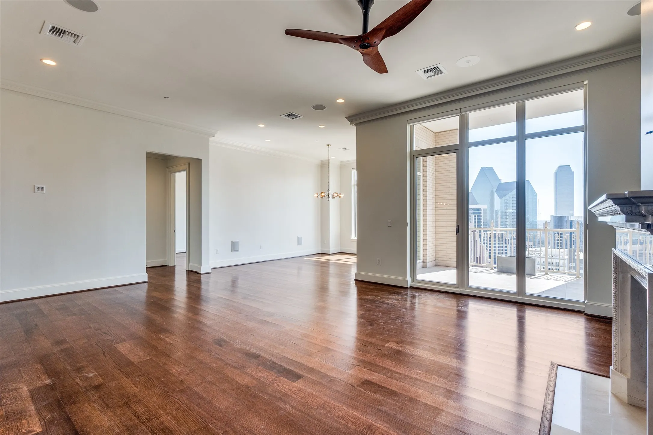 Condominium For Rent in Dallas County , 2555 N Pearl Street 2001, Dallas, Texas 75201, 2 Bedroom, 3 Bathroom, 2 Garage spaces, 2,647 Sqft, built in 2007, mls#21390177, Real Estate Agent in Dallas, Homes For Rent in Dallas county, Homes For Rent in Dallas, Realtor in Dallas Texas, Real Estate Brokerage Independent Realty Texas, Luminita Cordes Realtor