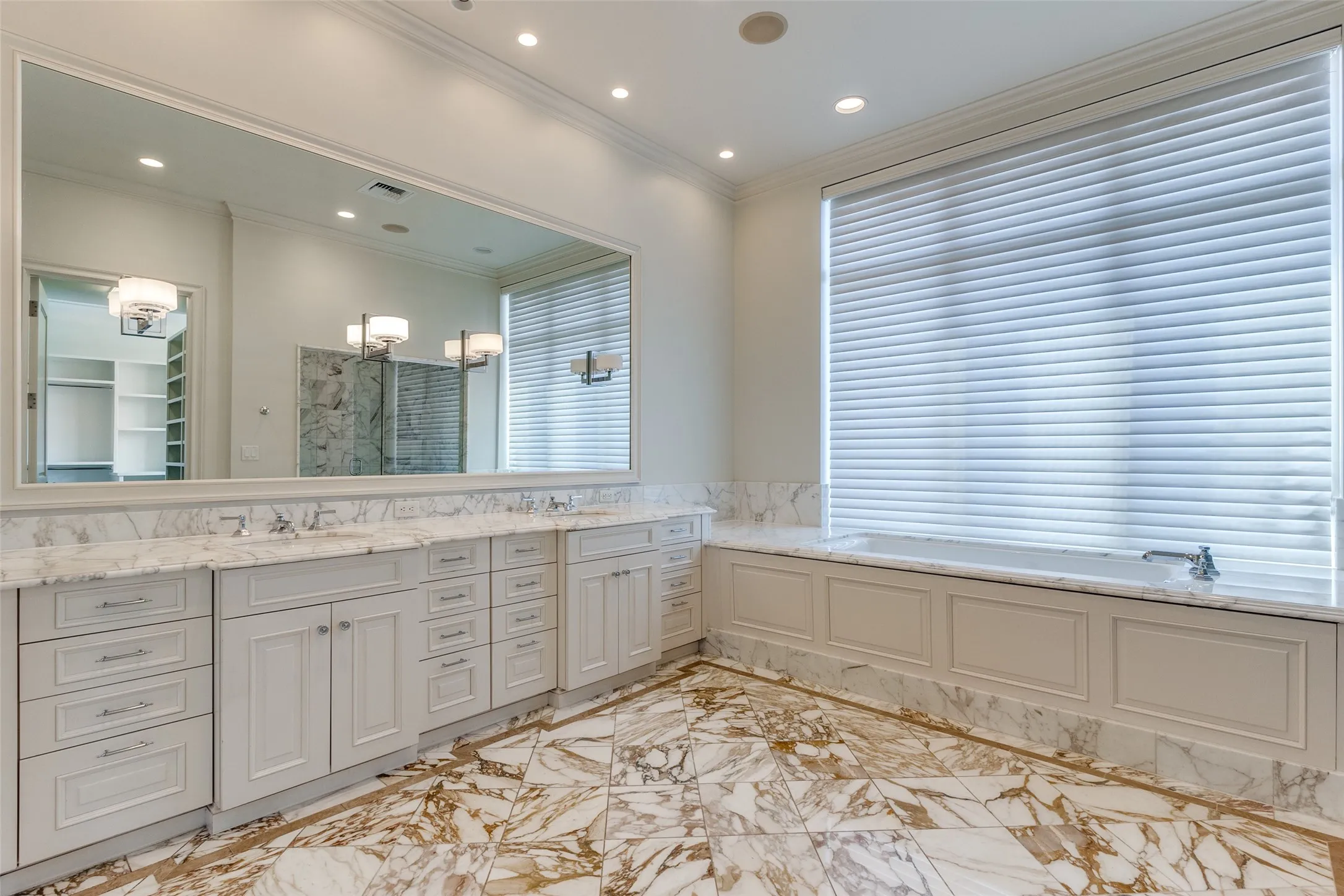 Condominium For Rent in Dallas County , 2555 N Pearl Street 2001, Dallas, Texas 75201, 2 Bedroom, 3 Bathroom, 2 Garage spaces, 2,647 Sqft, built in 2007, mls#21390177, Real Estate Agent in Dallas, Homes For Rent in Dallas county, Homes For Rent in Dallas, Realtor in Dallas Texas, Real Estate Brokerage Independent Realty Texas, Luminita Cordes Realtor