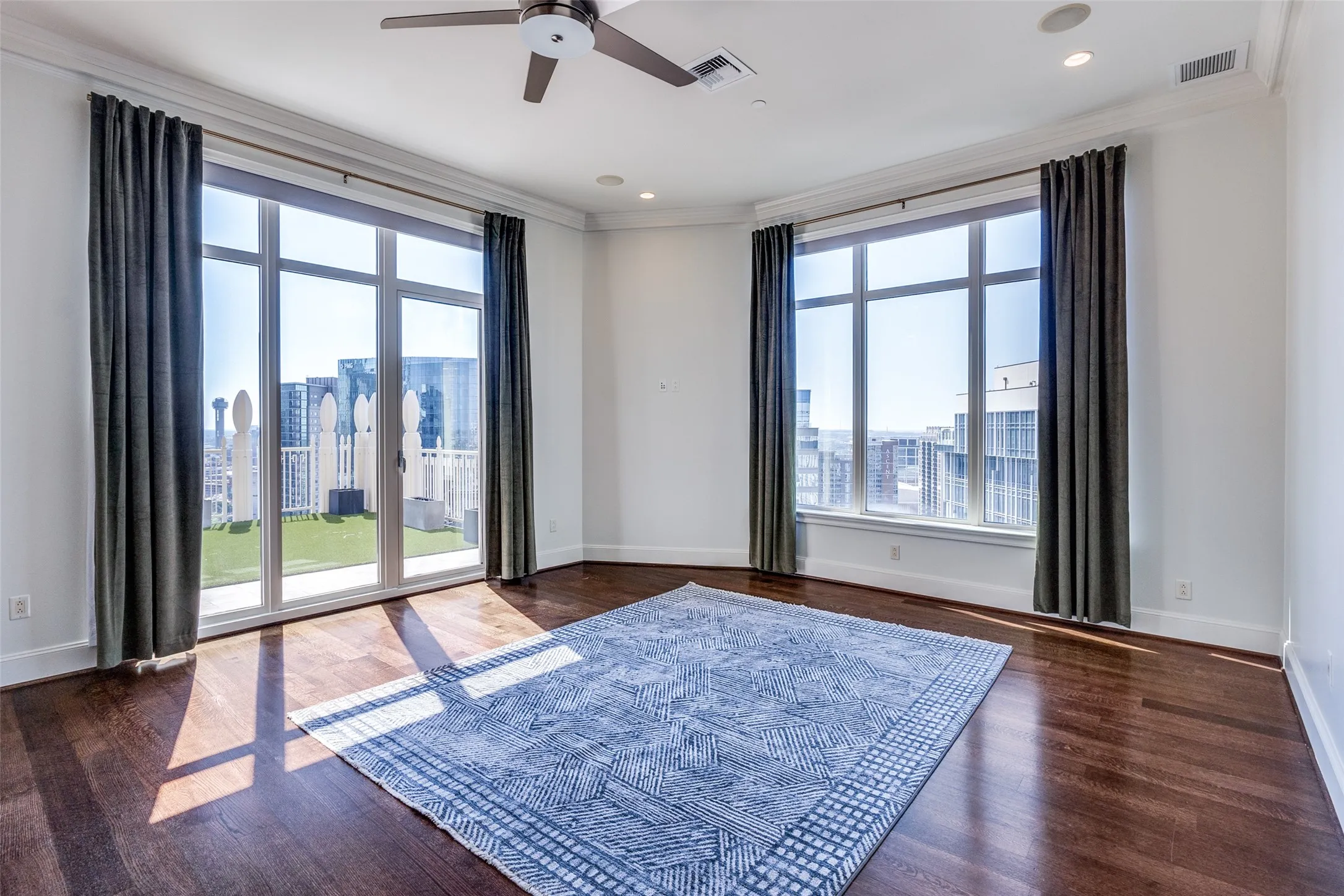 Condominium For Rent in Dallas County , 2555 N Pearl Street 2001, Dallas, Texas 75201, 2 Bedroom, 3 Bathroom, 2 Garage spaces, 2,647 Sqft, built in 2007, mls#21390177, Real Estate Agent in Dallas, Homes For Rent in Dallas county, Homes For Rent in Dallas, Realtor in Dallas Texas, Real Estate Brokerage Independent Realty Texas, Luminita Cordes Realtor