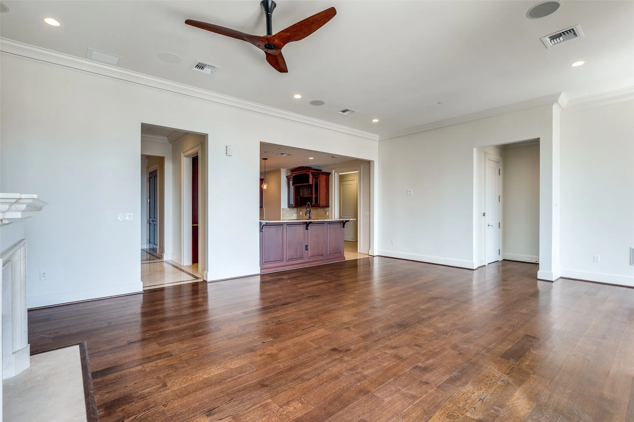 Condominium For Rent in Dallas County , 2555 N Pearl Street 2001, Dallas, Texas 75201, 2 Bedroom, 3 Bathroom, 2 Garage spaces, 2,647 Sqft, built in 2007, mls#21390177, Real Estate Agent in Dallas, Homes For Rent in Dallas county, Homes For Rent in Dallas, Realtor in Dallas Texas, Real Estate Brokerage Independent Realty Texas, Luminita Cordes Realtor