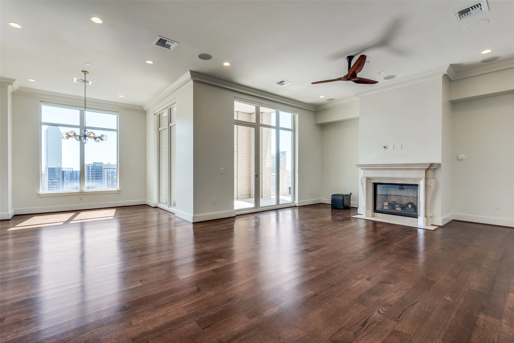 Condominium For Rent in Dallas County , 2555 N Pearl Street 2001, Dallas, Texas 75201, 2 Bedroom, 3 Bathroom, 2 Garage spaces, 2,647 Sqft, built in 2007, mls#21390177, Real Estate Agent in Dallas, Homes For Rent in Dallas county, Homes For Rent in Dallas, Realtor in Dallas Texas, Real Estate Brokerage Independent Realty Texas, Luminita Cordes Realtor