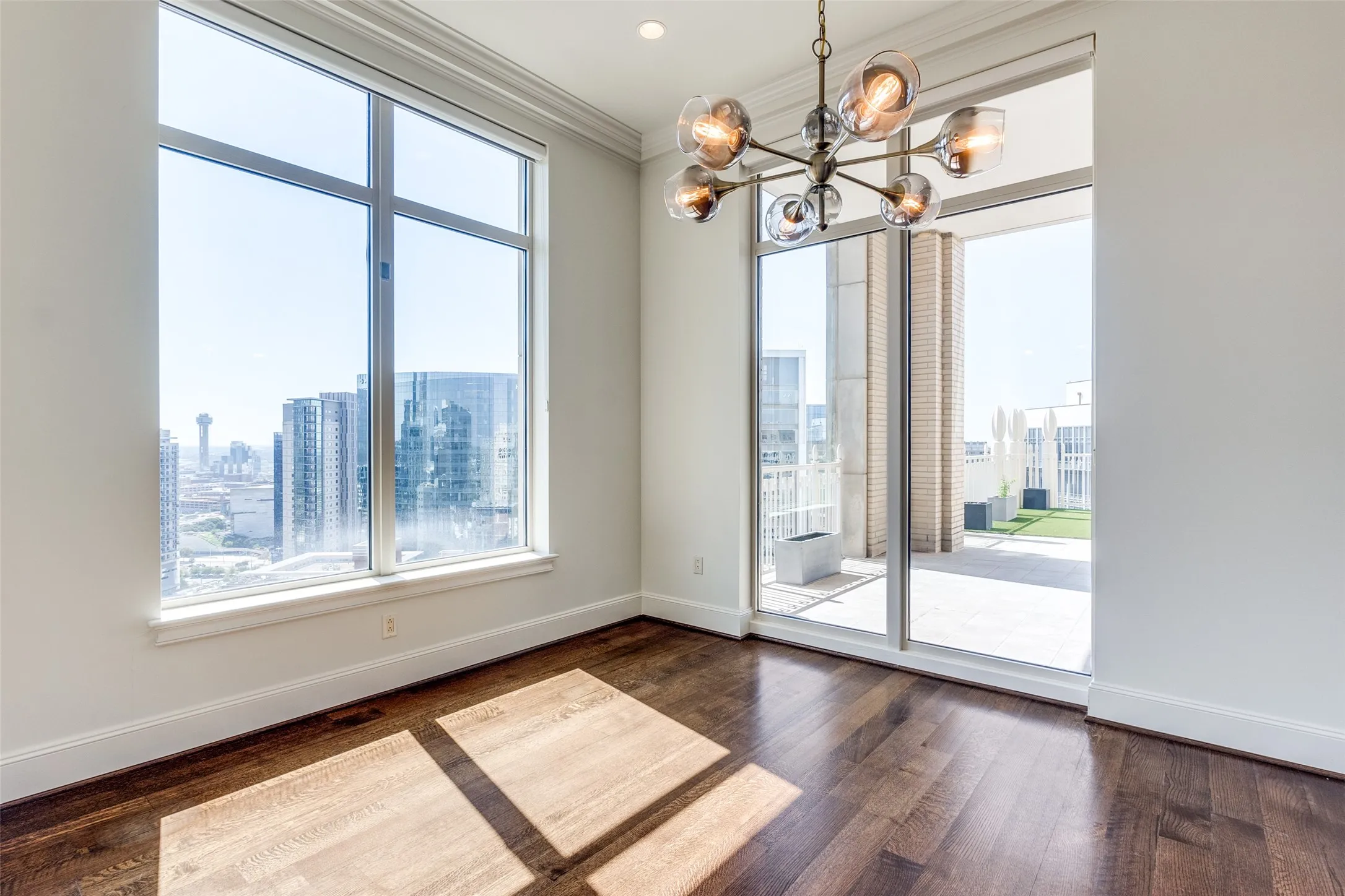 Condominium For Rent in Dallas County , 2555 N Pearl Street 2001, Dallas, Texas 75201, 2 Bedroom, 3 Bathroom, 2 Garage spaces, 2,647 Sqft, built in 2007, mls#21390177, Real Estate Agent in Dallas, Homes For Rent in Dallas county, Homes For Rent in Dallas, Realtor in Dallas Texas, Real Estate Brokerage Independent Realty Texas, Luminita Cordes Realtor