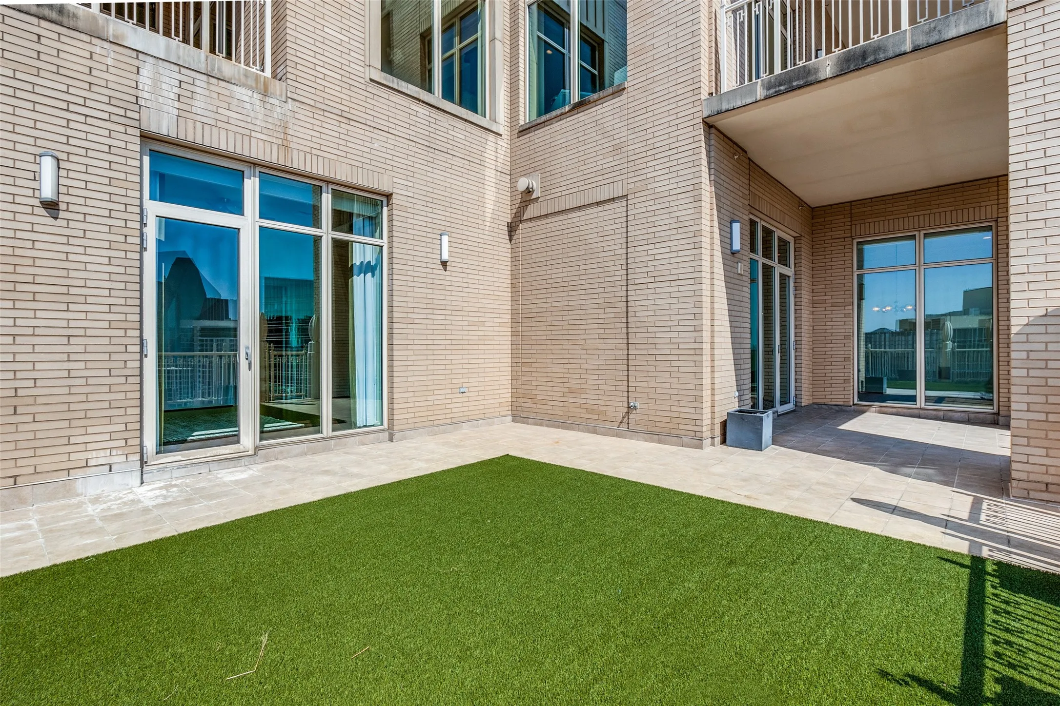 Condominium For Rent in Dallas County , 2555 N Pearl Street 2001, Dallas, Texas 75201, 2 Bedroom, 3 Bathroom, 2 Garage spaces, 2,647 Sqft, built in 2007, mls#21390177, Real Estate Agent in Dallas, Homes For Rent in Dallas county, Homes For Rent in Dallas, Realtor in Dallas Texas, Real Estate Brokerage Independent Realty Texas, Luminita Cordes Realtor