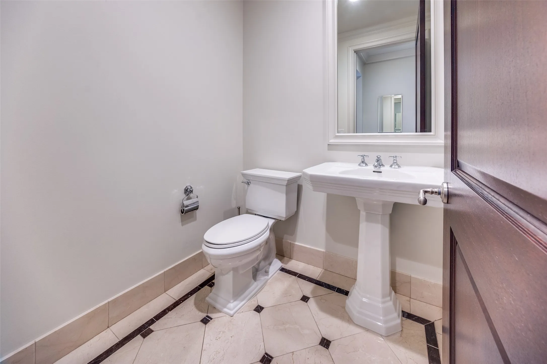 Condominium For Rent in Dallas County , 2555 N Pearl Street 2001, Dallas, Texas 75201, 2 Bedroom, 3 Bathroom, 2 Garage spaces, 2,647 Sqft, built in 2007, mls#21390177, Real Estate Agent in Dallas, Homes For Rent in Dallas county, Homes For Rent in Dallas, Realtor in Dallas Texas, Real Estate Brokerage Independent Realty Texas, Luminita Cordes Realtor