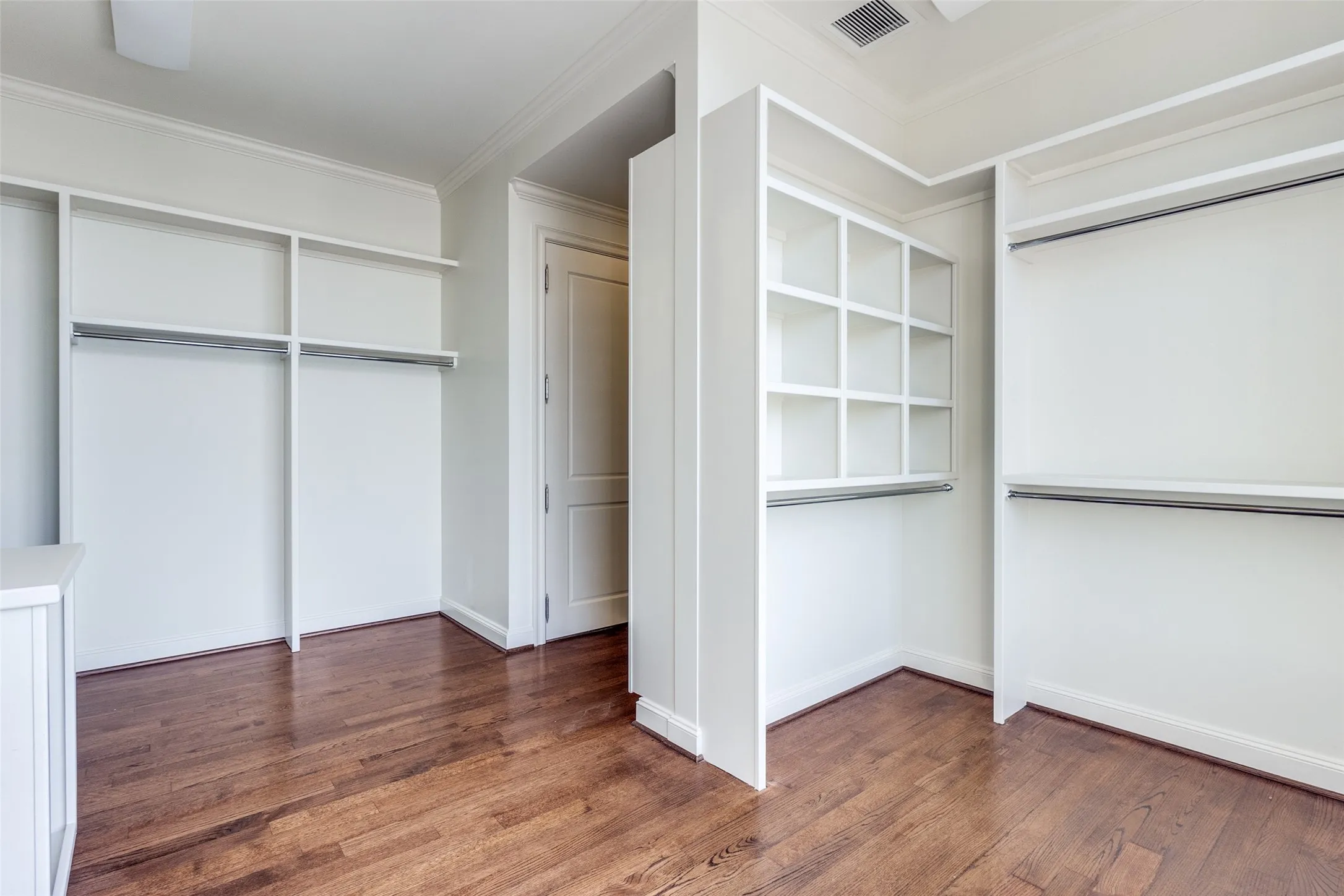Condominium For Rent in Dallas County , 2555 N Pearl Street 2001, Dallas, Texas 75201, 2 Bedroom, 3 Bathroom, 2 Garage spaces, 2,647 Sqft, built in 2007, mls#21390177, Real Estate Agent in Dallas, Homes For Rent in Dallas county, Homes For Rent in Dallas, Realtor in Dallas Texas, Real Estate Brokerage Independent Realty Texas, Luminita Cordes Realtor